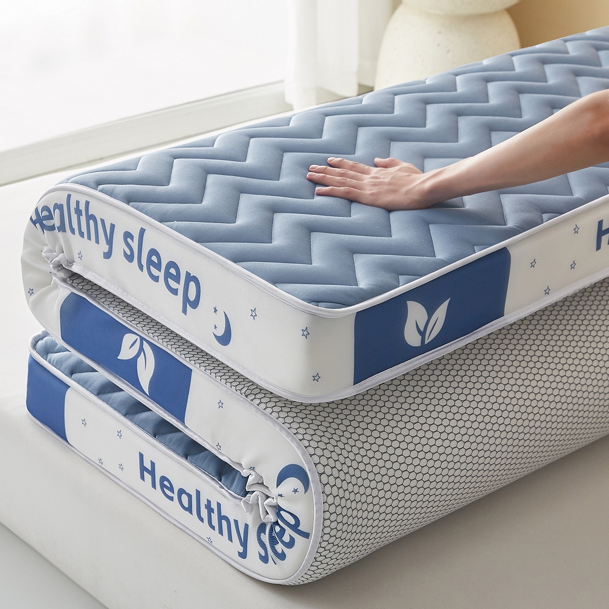 91家纺网 家纺一手货源 找家纺 月茶家纺 2026新款立体三色波浪乳胶海绵床垫 蓝色9cm