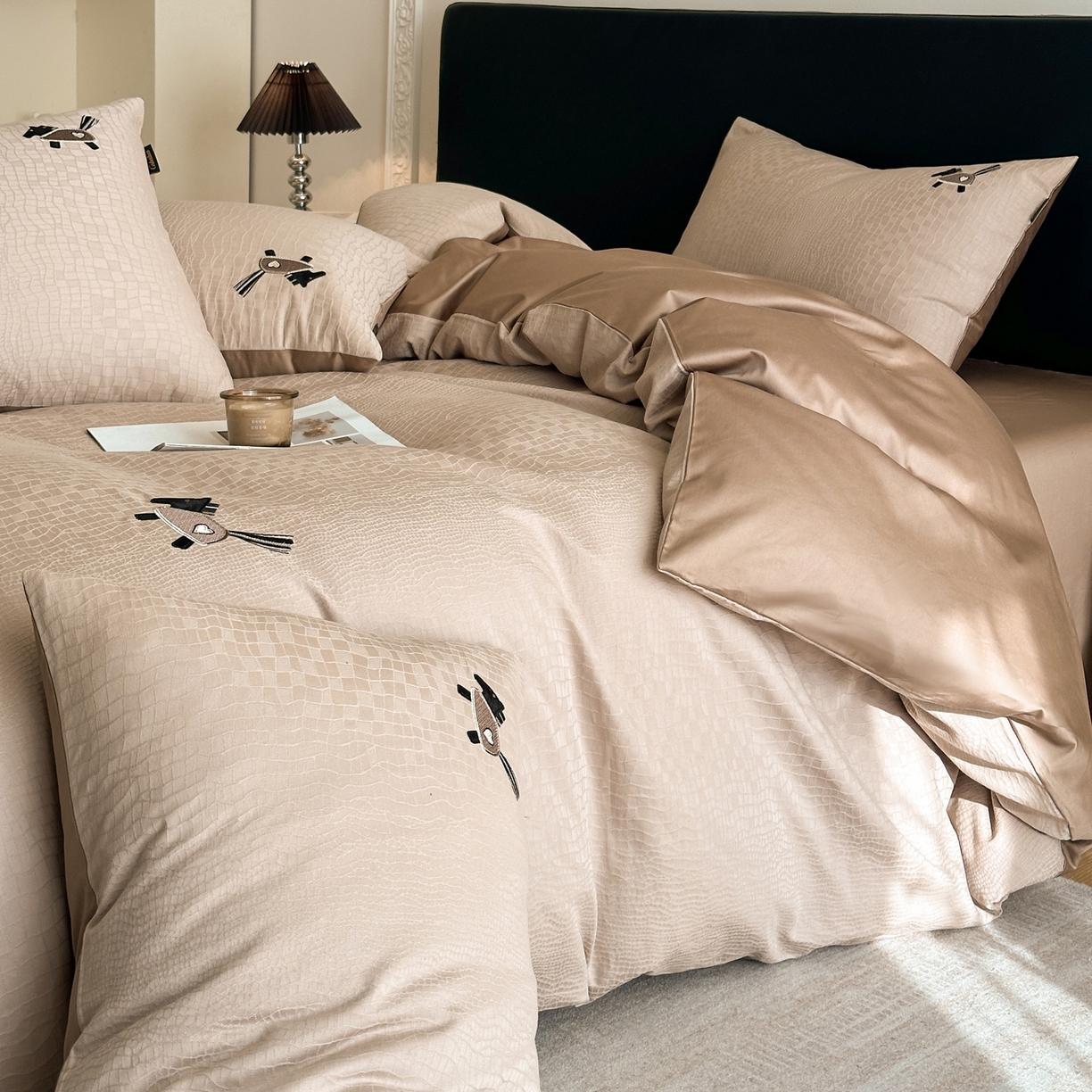 91家纺网 家纺一手货源 找家纺 卡巴伦家纺 2026新款全棉纯棉厚织提花四件套 喜马拉雅-米咖