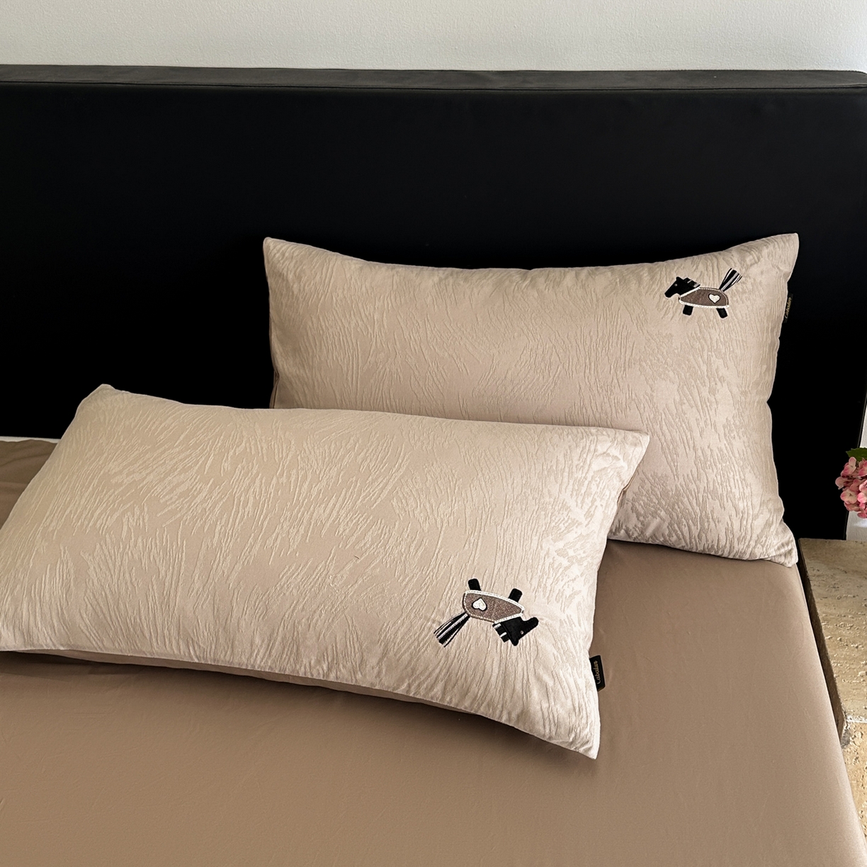 91家纺网 家纺一手货源 找家纺 卡巴伦家纺 2026新款全棉纯棉厚织提花四件套 艾比-米咖