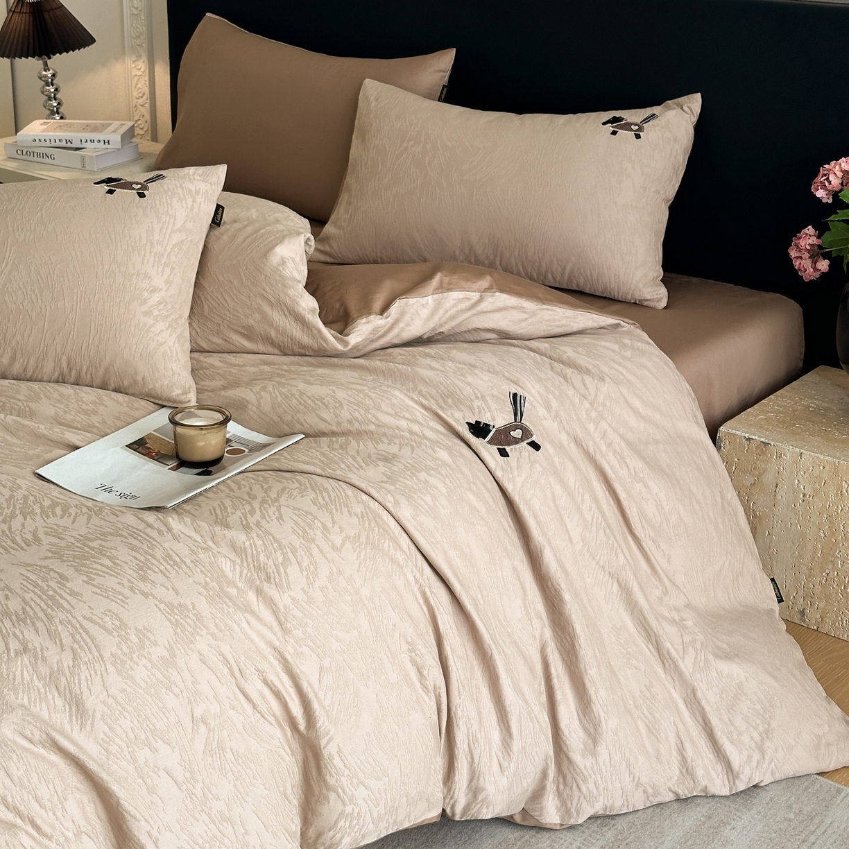 91家纺网 家纺一手货源 找家纺 卡巴伦家纺 2026新款全棉纯棉厚织提花四件套 艾比-米咖