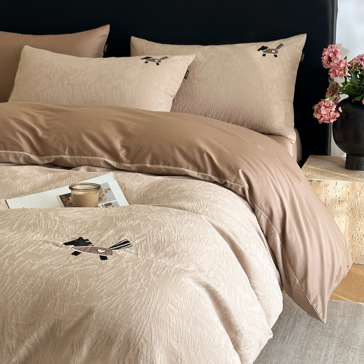 91家纺网 家纺一手货源 找家纺 卡巴伦家纺 2026新款全棉纯棉厚织提花四件套 艾比-米咖