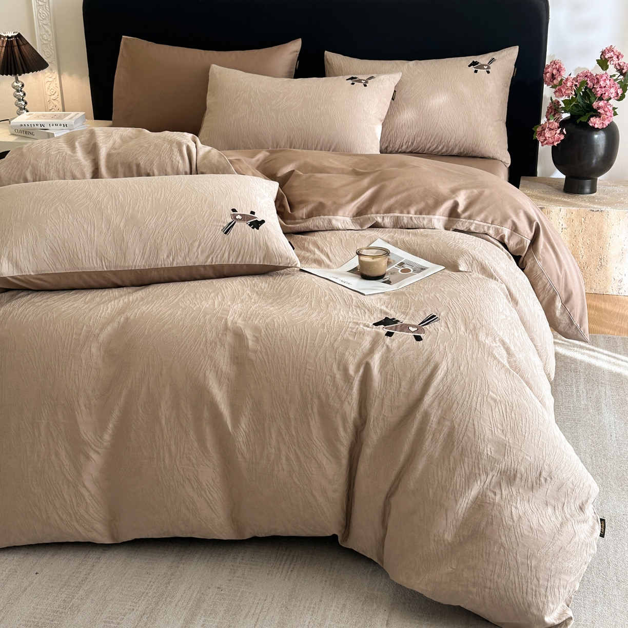 91家纺网 家纺一手货源 找家纺 卡巴伦家纺 2026新款全棉纯棉厚织提花四件套 艾比-米咖