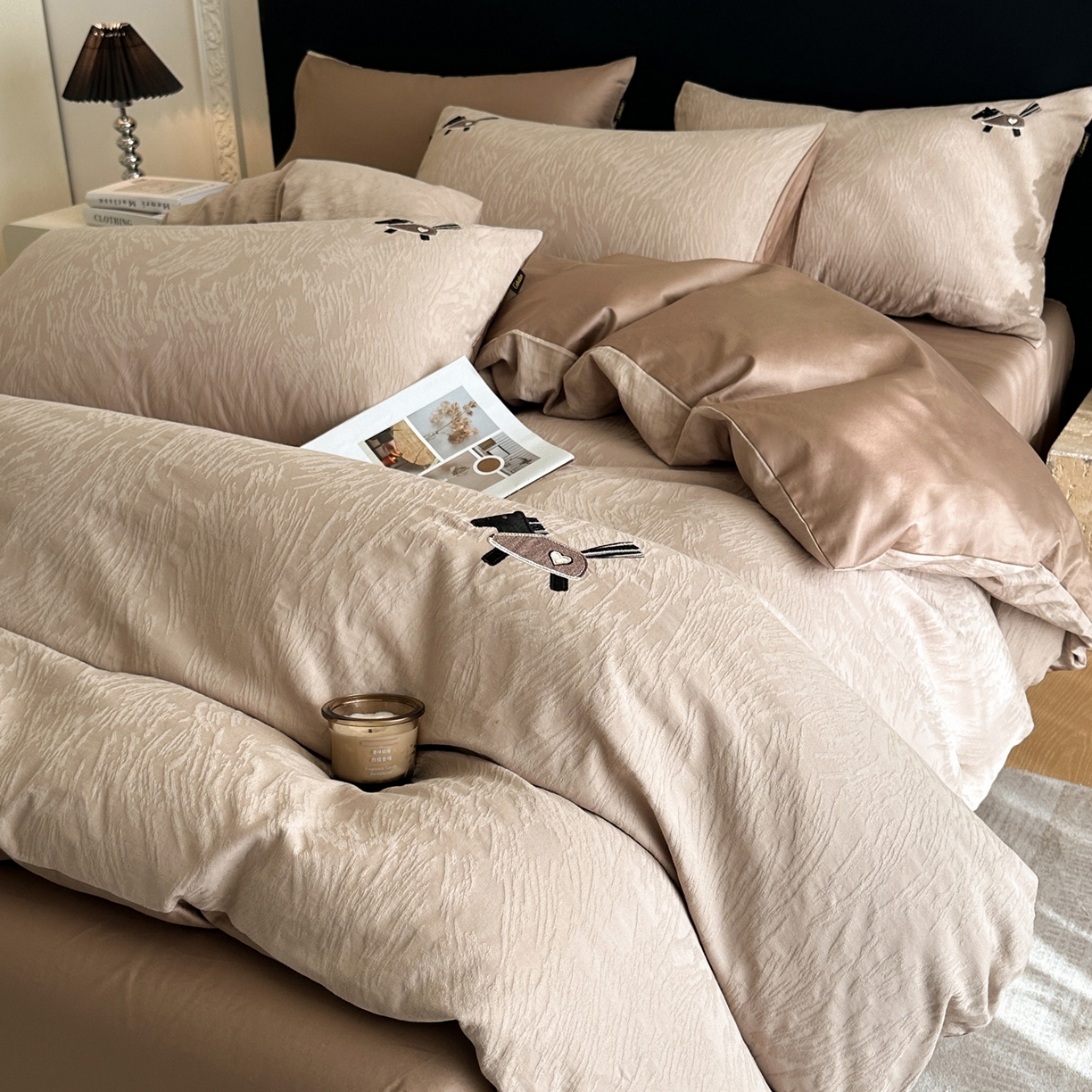 91家纺网 家纺一手货源 找家纺 卡巴伦家纺 2026新款全棉纯棉厚织提花四件套 艾比-米咖