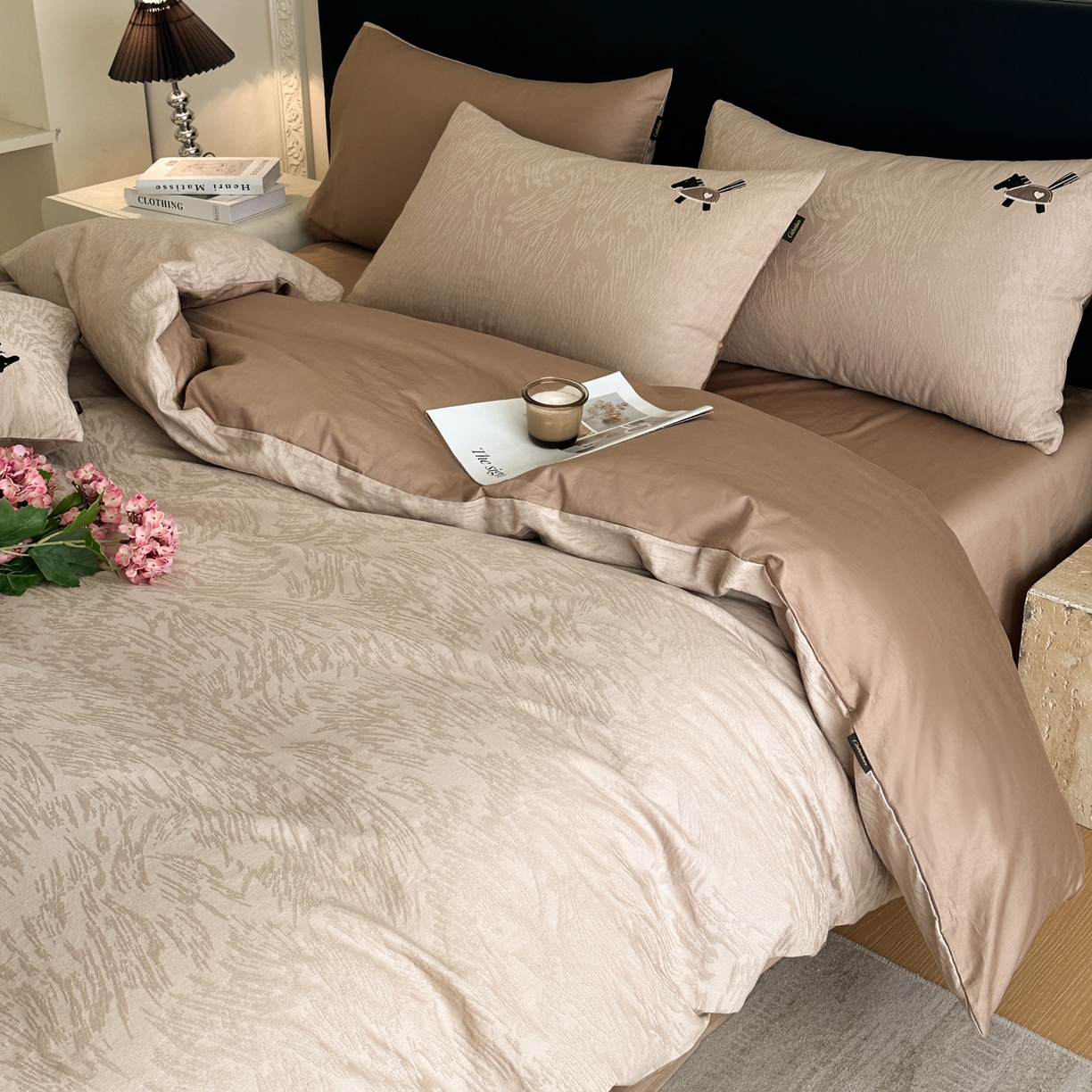 91家纺网 家纺一手货源 找家纺 卡巴伦家纺 2026新款全棉纯棉厚织提花四件套 艾比-米咖