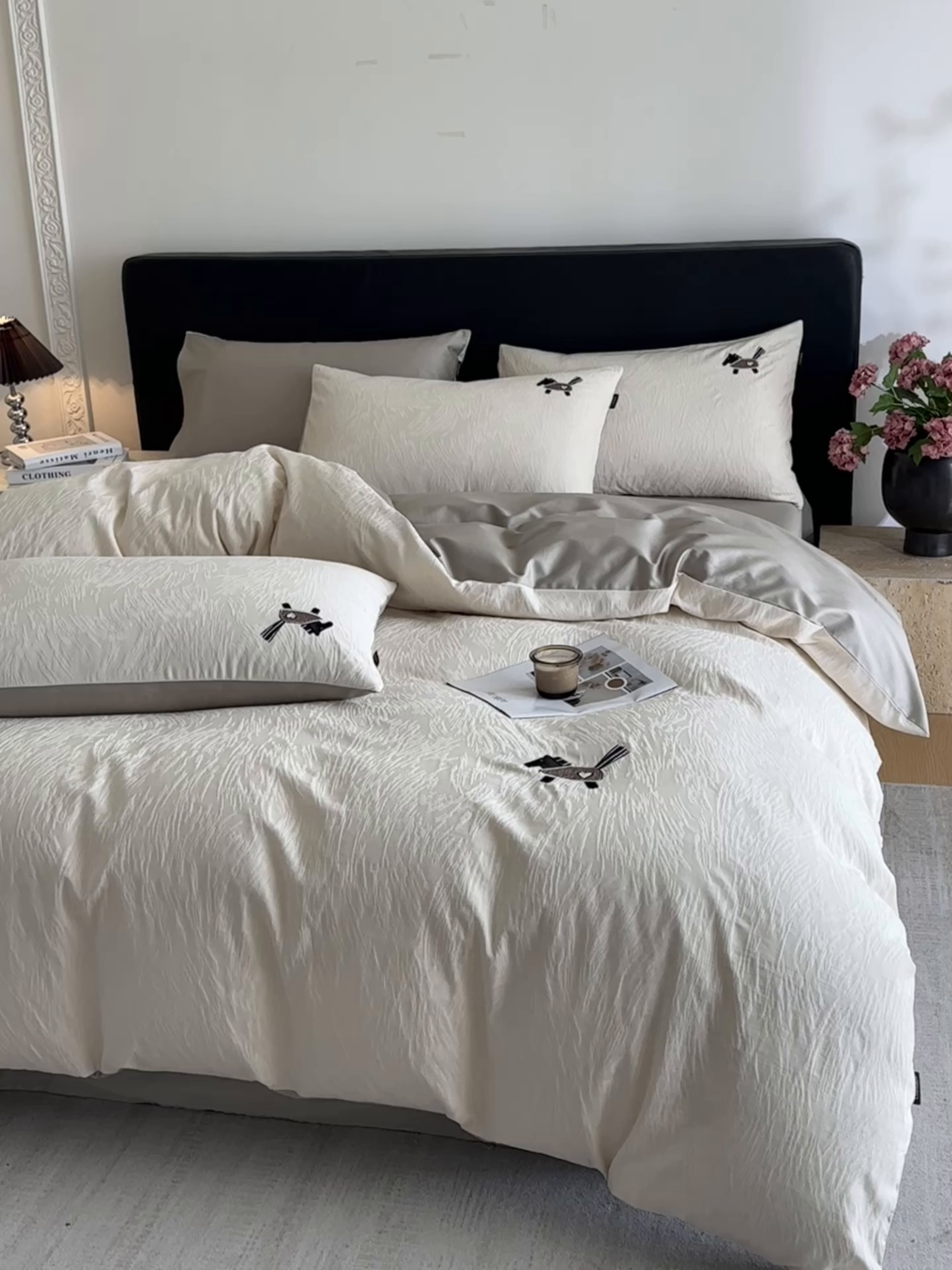 91家纺网 家纺一手货源 找家纺 卡巴伦家纺 2026新款全棉纯棉厚织提花四件套 艾比-奶茶