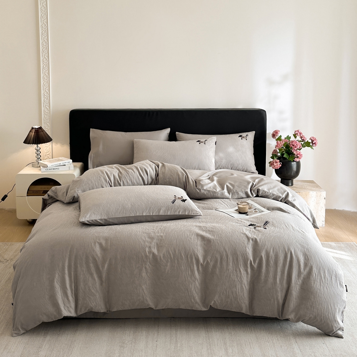 91家纺网 家纺一手货源 找家纺 卡巴伦家纺 2026新款全棉纯棉厚织提花四件套 艾比-雅致灰