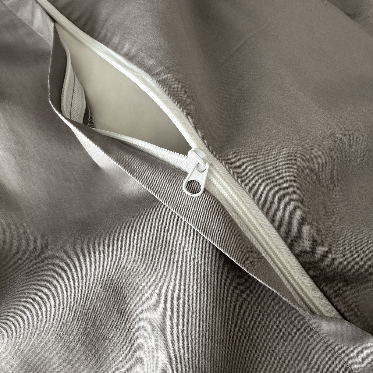 91家纺网 家纺一手货源 找家纺 卡巴伦家纺 2026新款全棉纯棉厚织提花四件套 艾比-雅致灰