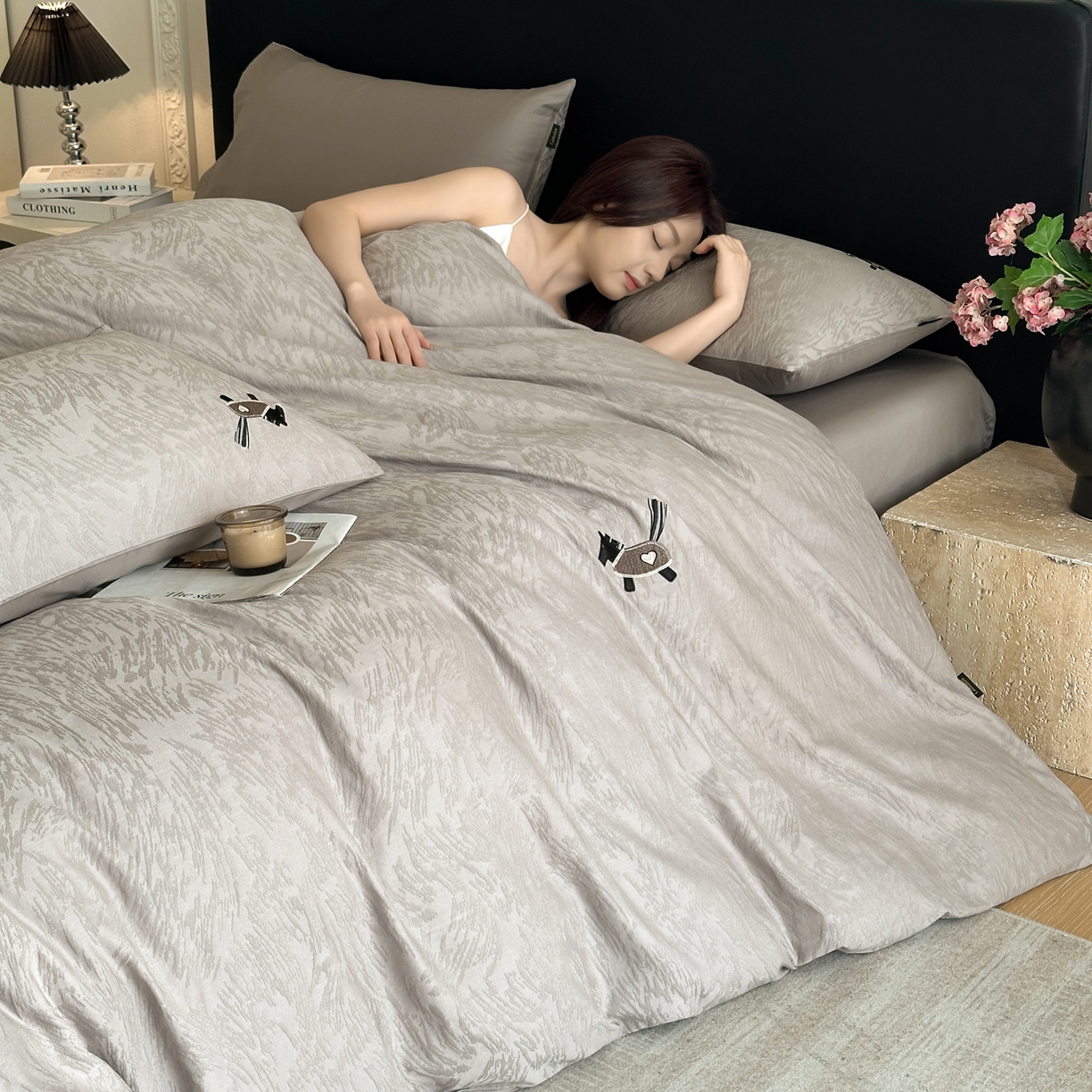 91家纺网 家纺一手货源 找家纺 卡巴伦家纺 2026新款全棉纯棉厚织提花四件套 艾比-雅致灰