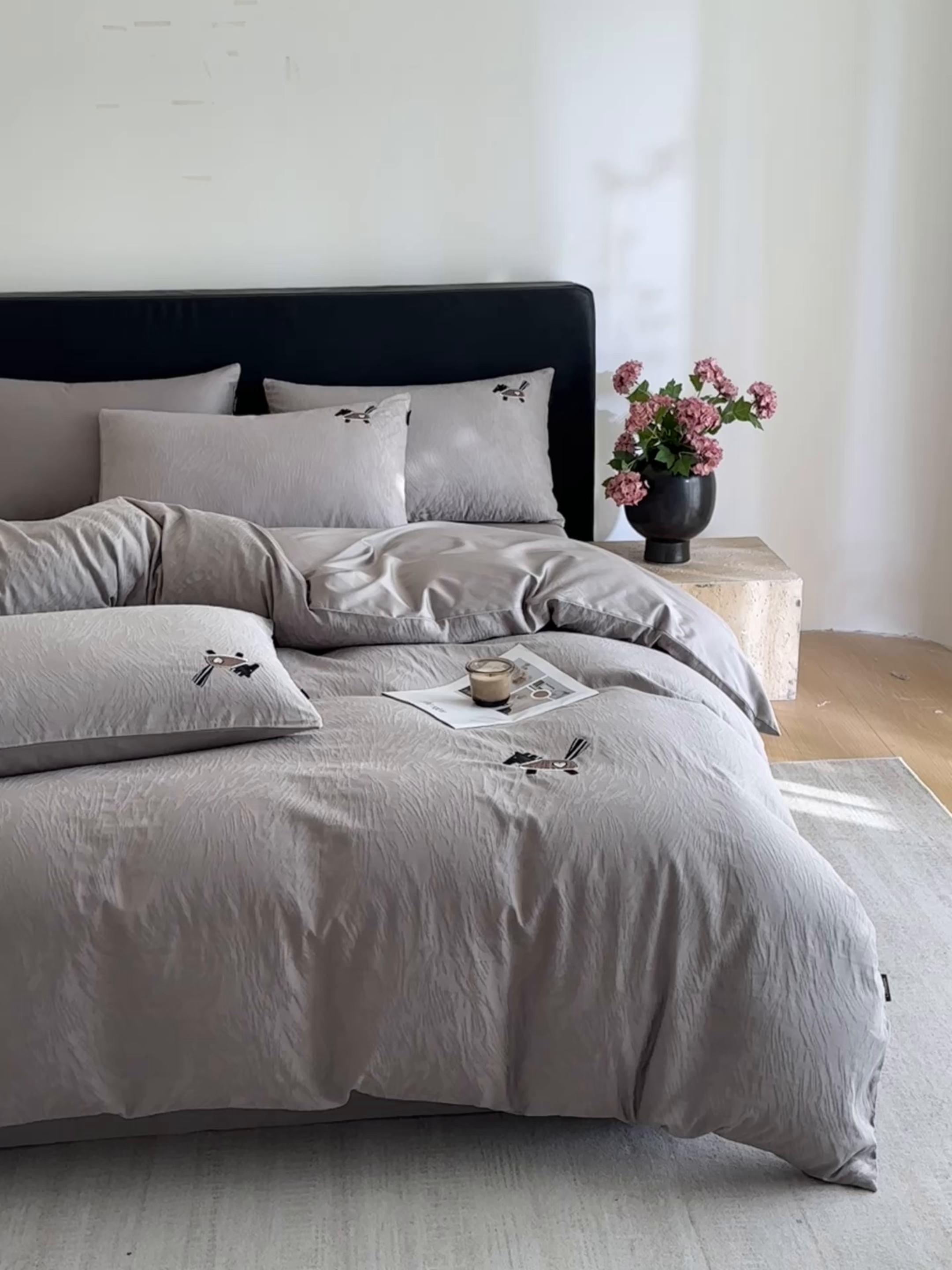 91家纺网 家纺一手货源 找家纺 卡巴伦家纺 2026新款全棉纯棉厚织提花四件套 艾比-雅致灰