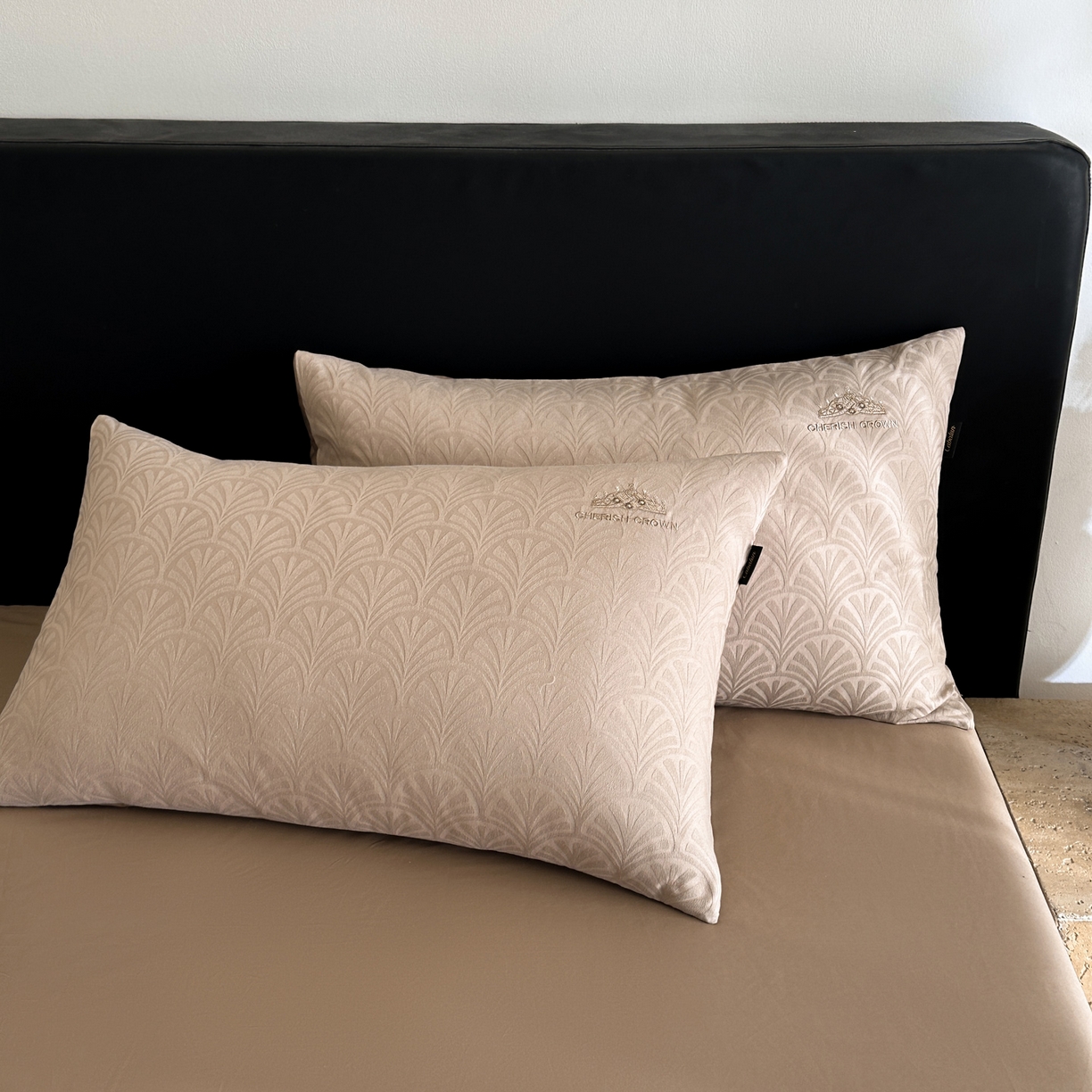 91家纺网 家纺一手货源 找家纺 卡巴伦家纺 2026新款全棉纯棉厚织提花四件套 王室皇冠-咖