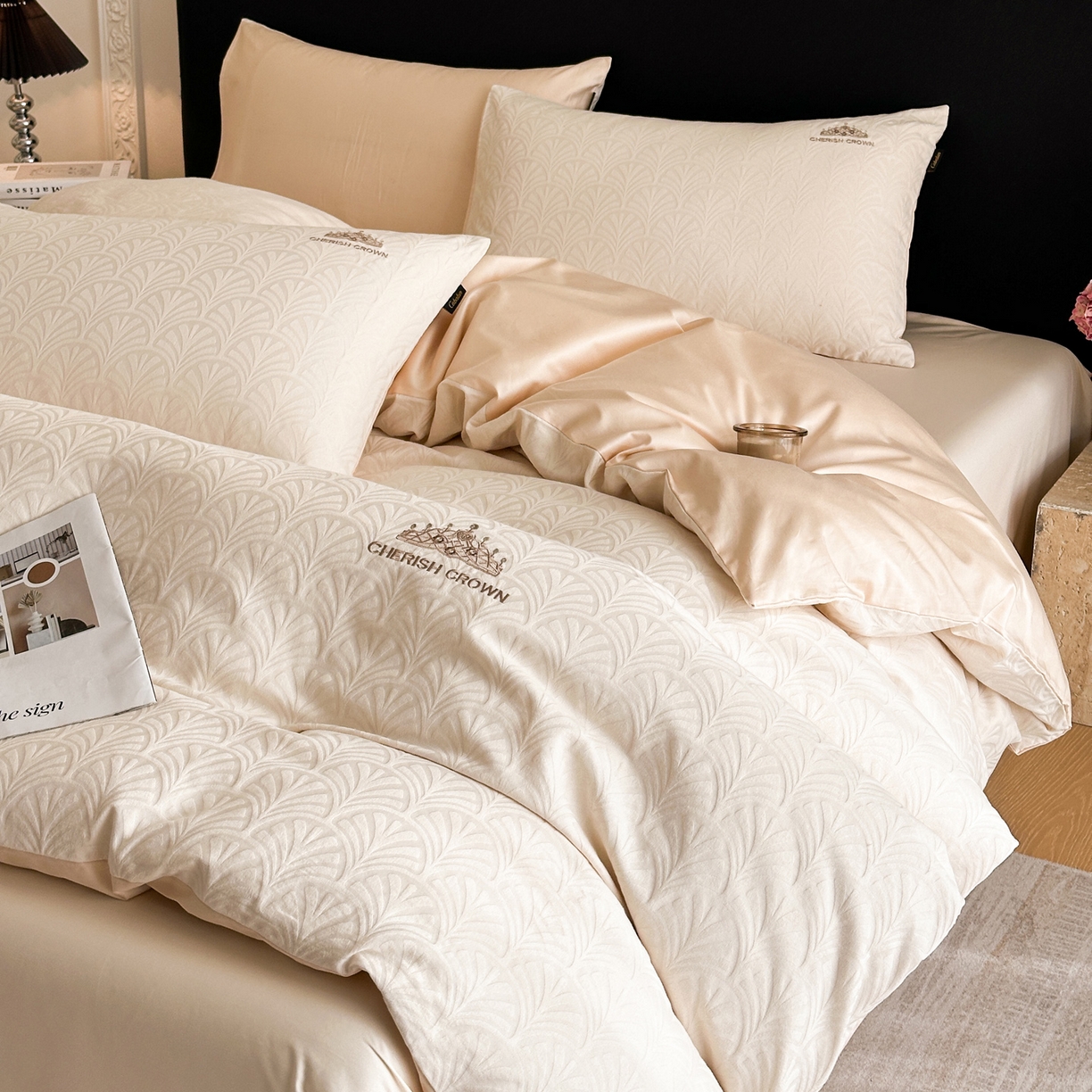 91家纺网 家纺一手货源 找家纺 卡巴伦家纺 2026新款全棉纯棉厚织提花四件套 王室皇冠-米杏