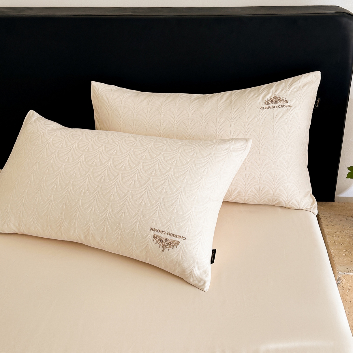 91家纺网 家纺一手货源 找家纺 卡巴伦家纺 2026新款全棉纯棉厚织提花四件套 王室皇冠-米杏