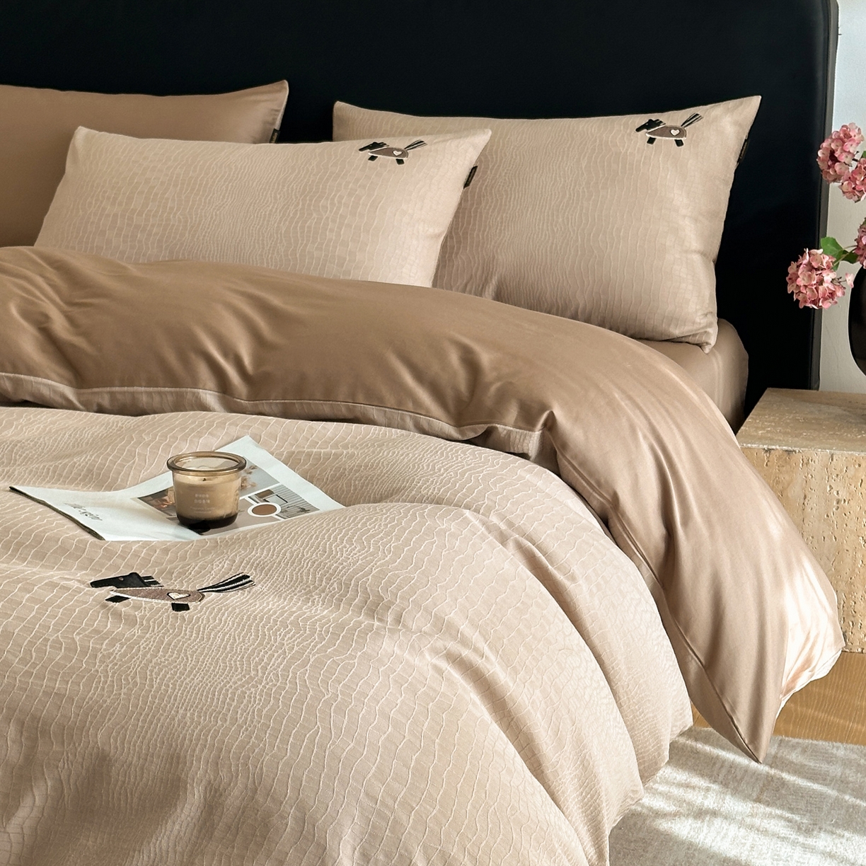 91家纺网 家纺一手货源 找家纺 卡巴伦家纺 2026新款全棉纯棉厚织提花四件套 喜马拉雅-米咖