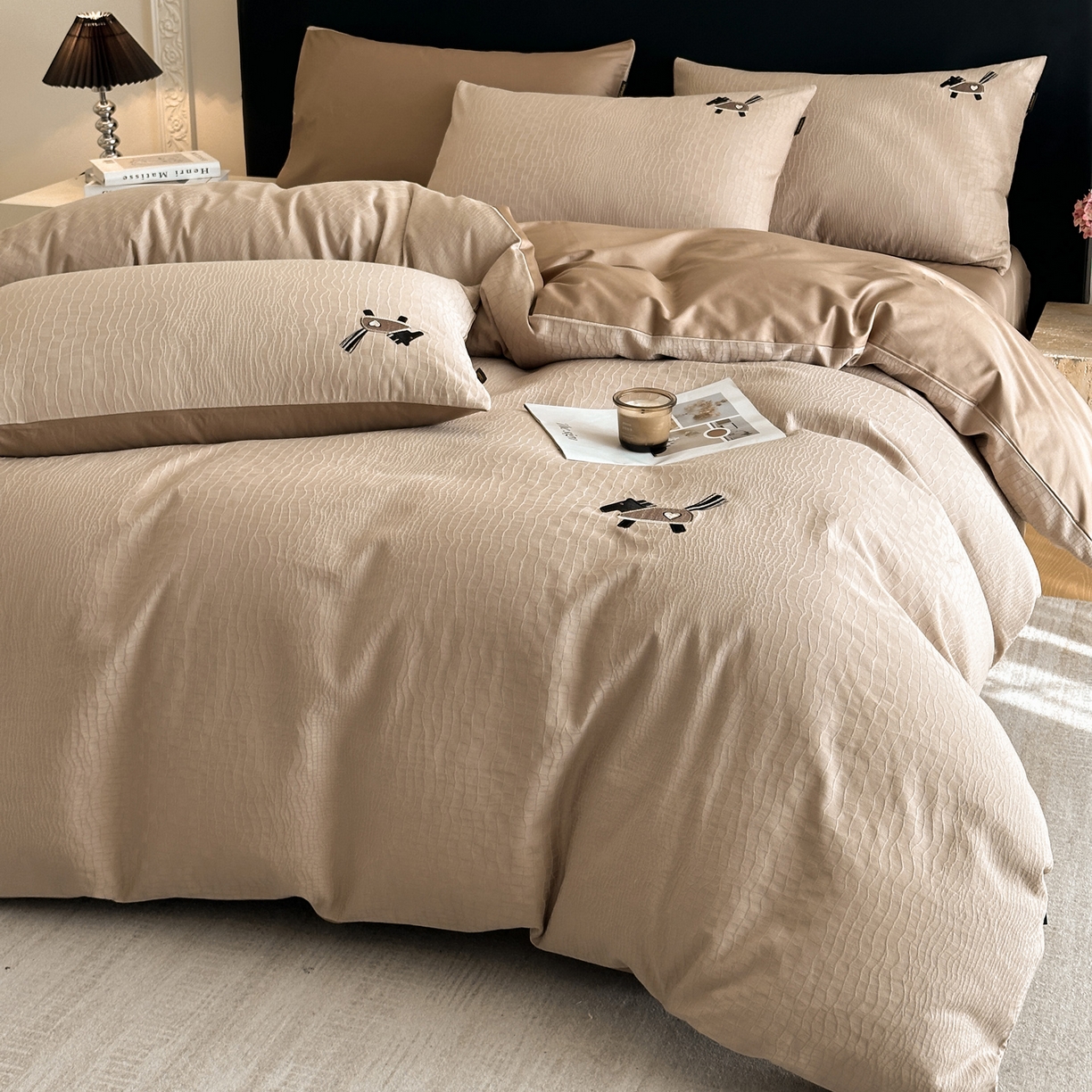 91家纺网 家纺一手货源 找家纺 卡巴伦家纺 2026新款全棉纯棉厚织提花四件套 喜马拉雅-米咖