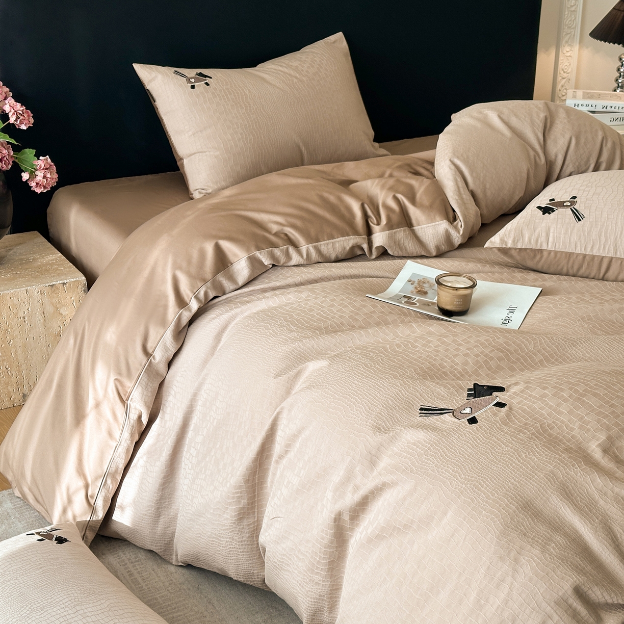 91家纺网 家纺一手货源 找家纺 卡巴伦家纺 2026新款全棉纯棉厚织提花四件套 喜马拉雅-米咖