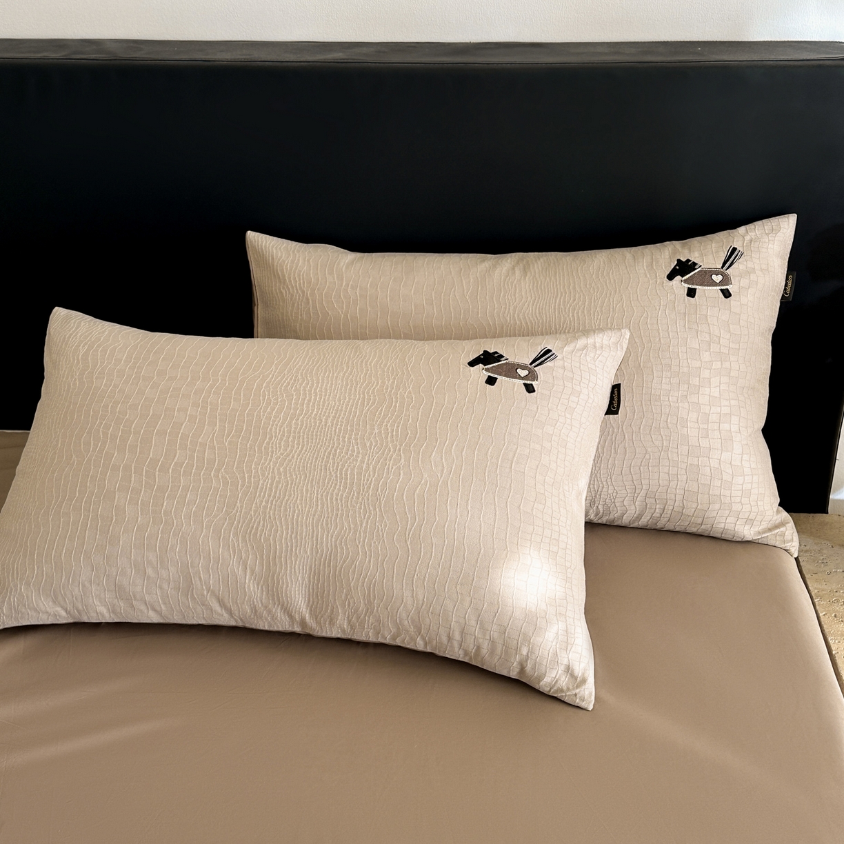 91家纺网 家纺一手货源 找家纺 卡巴伦家纺 2026新款全棉纯棉厚织提花四件套 喜马拉雅-米咖