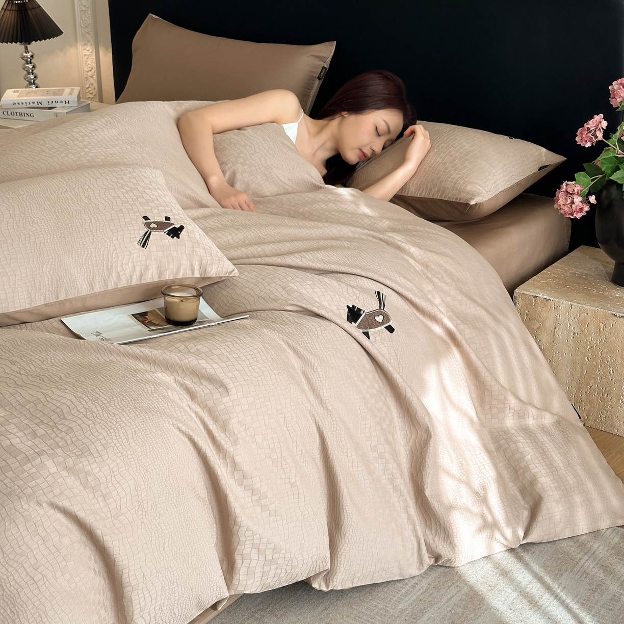 91家纺网 家纺一手货源 找家纺 卡巴伦家纺 2026新款全棉纯棉厚织提花四件套 喜马拉雅-米咖