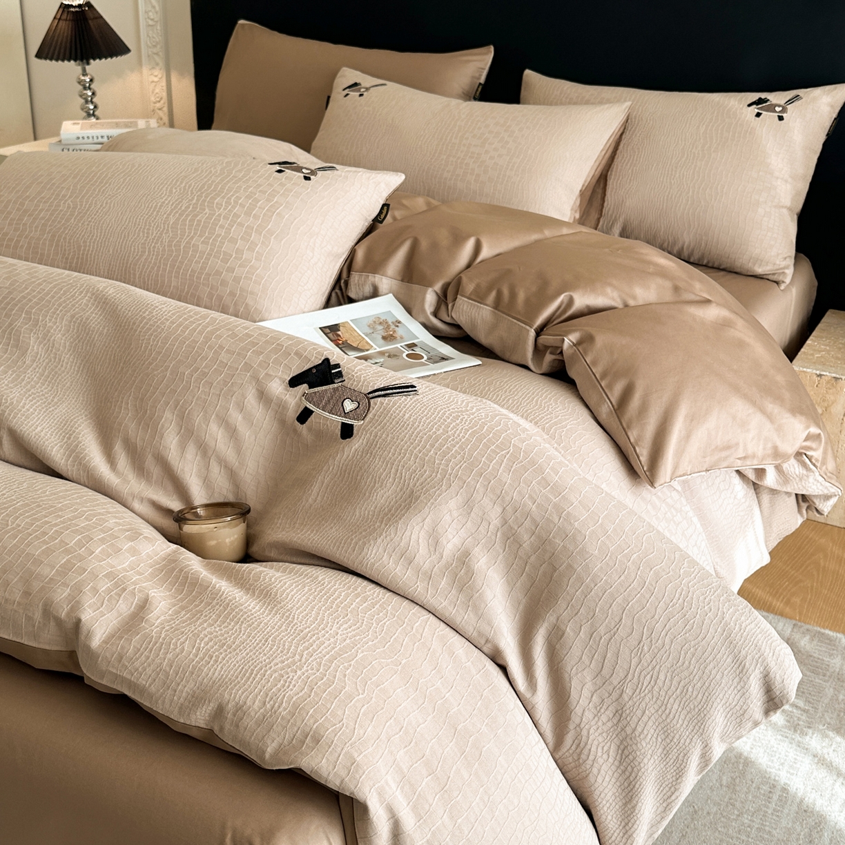 91家纺网 家纺一手货源 找家纺 卡巴伦家纺 2026新款全棉纯棉厚织提花四件套 喜马拉雅-米咖