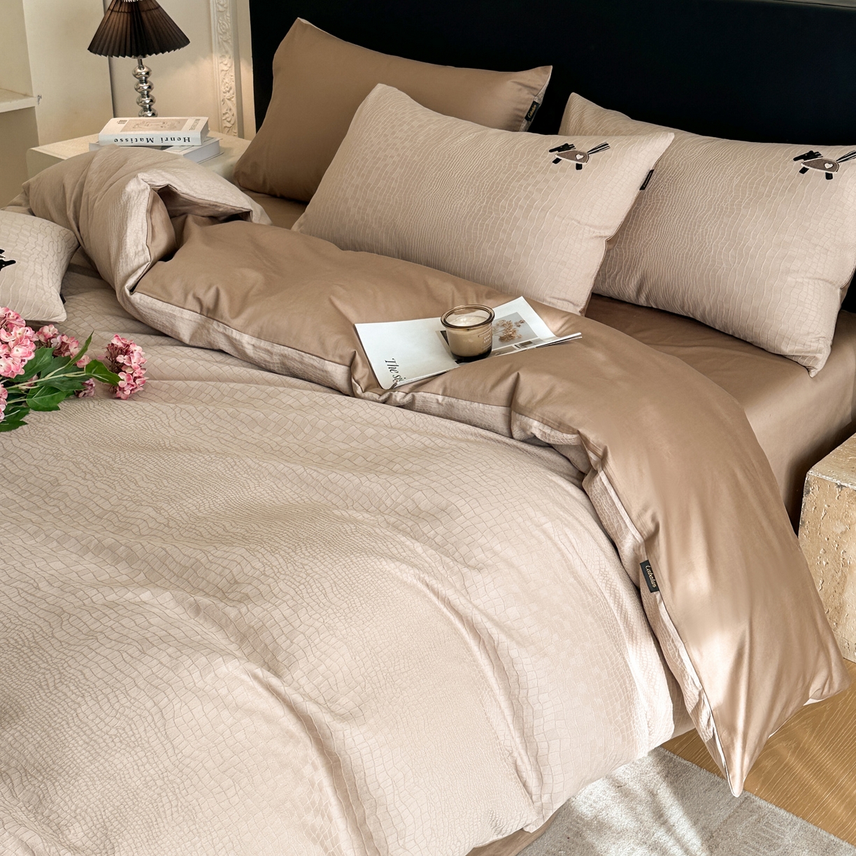 91家纺网 家纺一手货源 找家纺 卡巴伦家纺 2026新款全棉纯棉厚织提花四件套 喜马拉雅-米咖