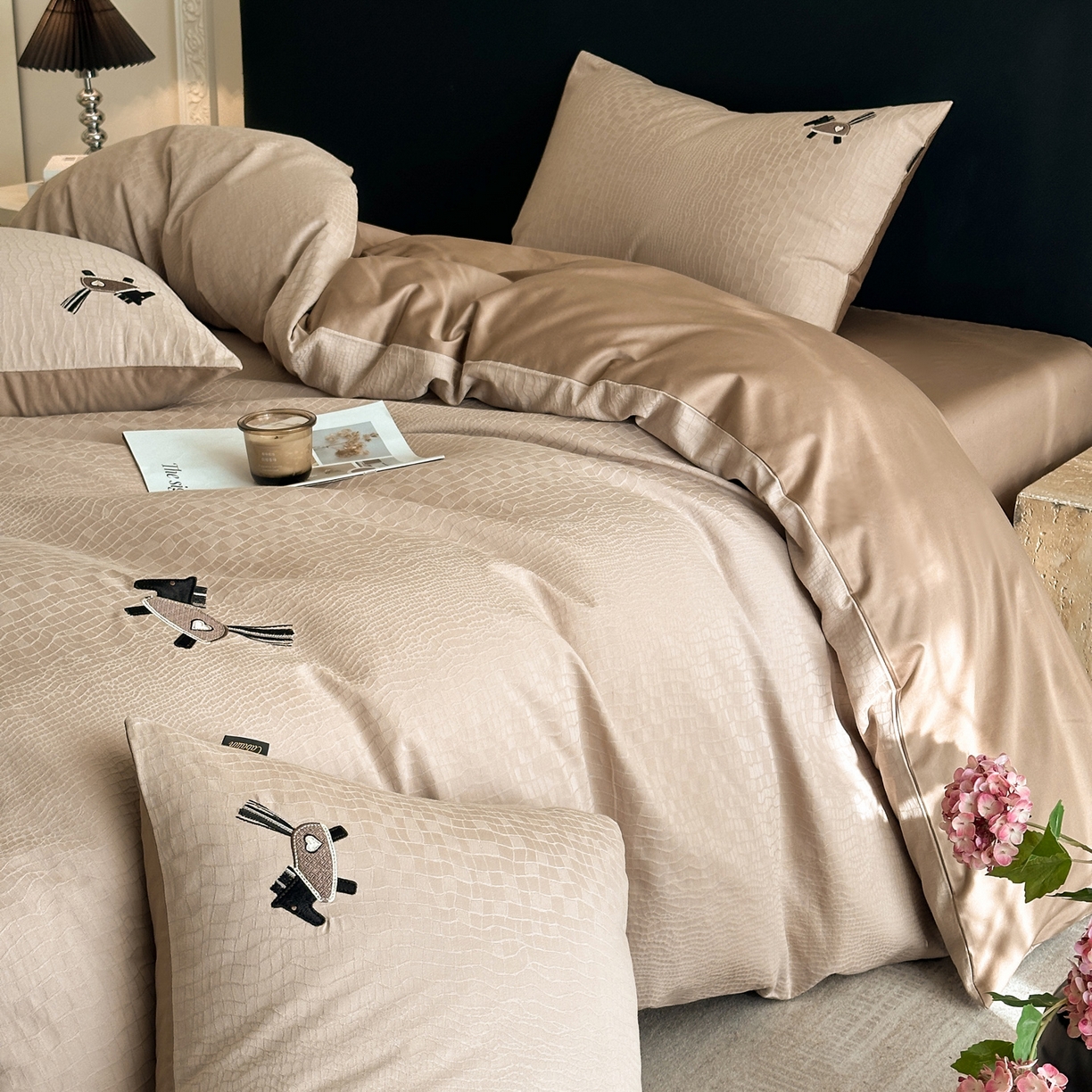 91家纺网 家纺一手货源 找家纺 卡巴伦家纺 2026新款全棉纯棉厚织提花四件套 喜马拉雅-米咖