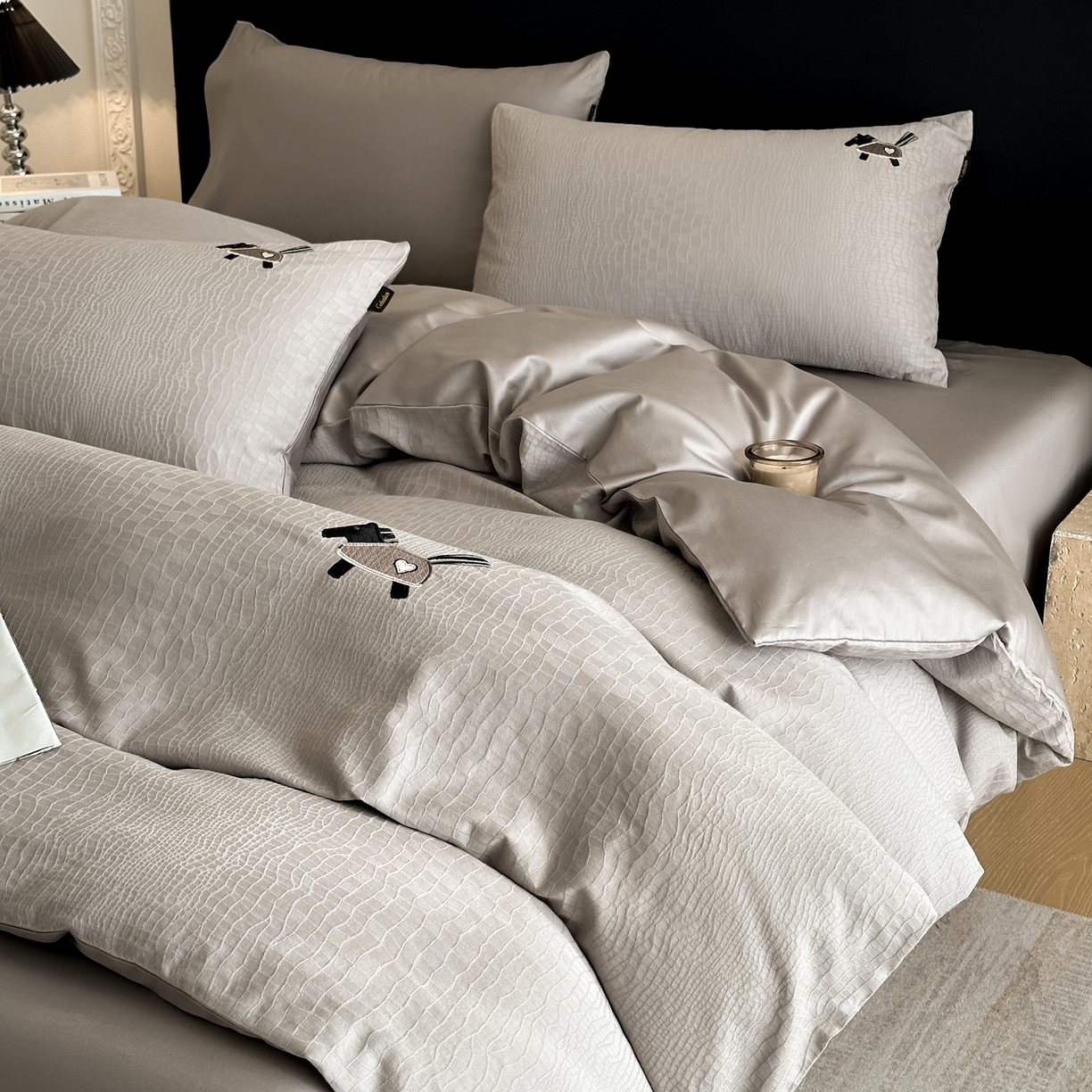 91家纺网 家纺一手货源 找家纺 卡巴伦家纺 2026新款全棉纯棉厚织提花四件套 喜马拉雅-雅士灰