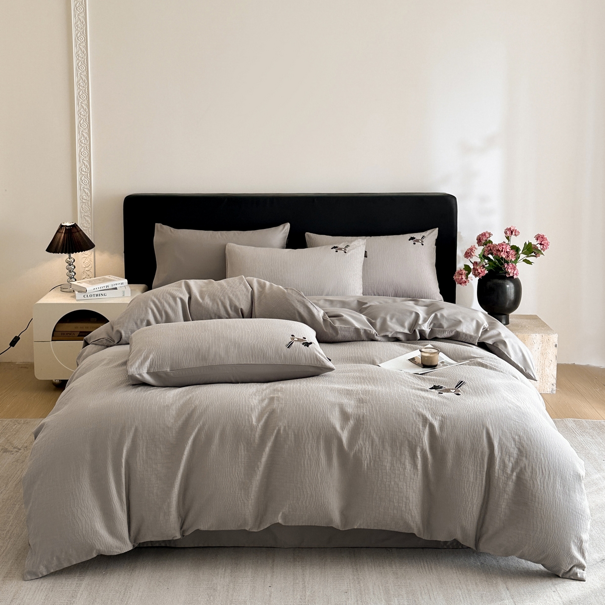 91家纺网 家纺一手货源 找家纺 卡巴伦家纺 2026新款全棉纯棉厚织提花四件套 喜马拉雅-雅士灰