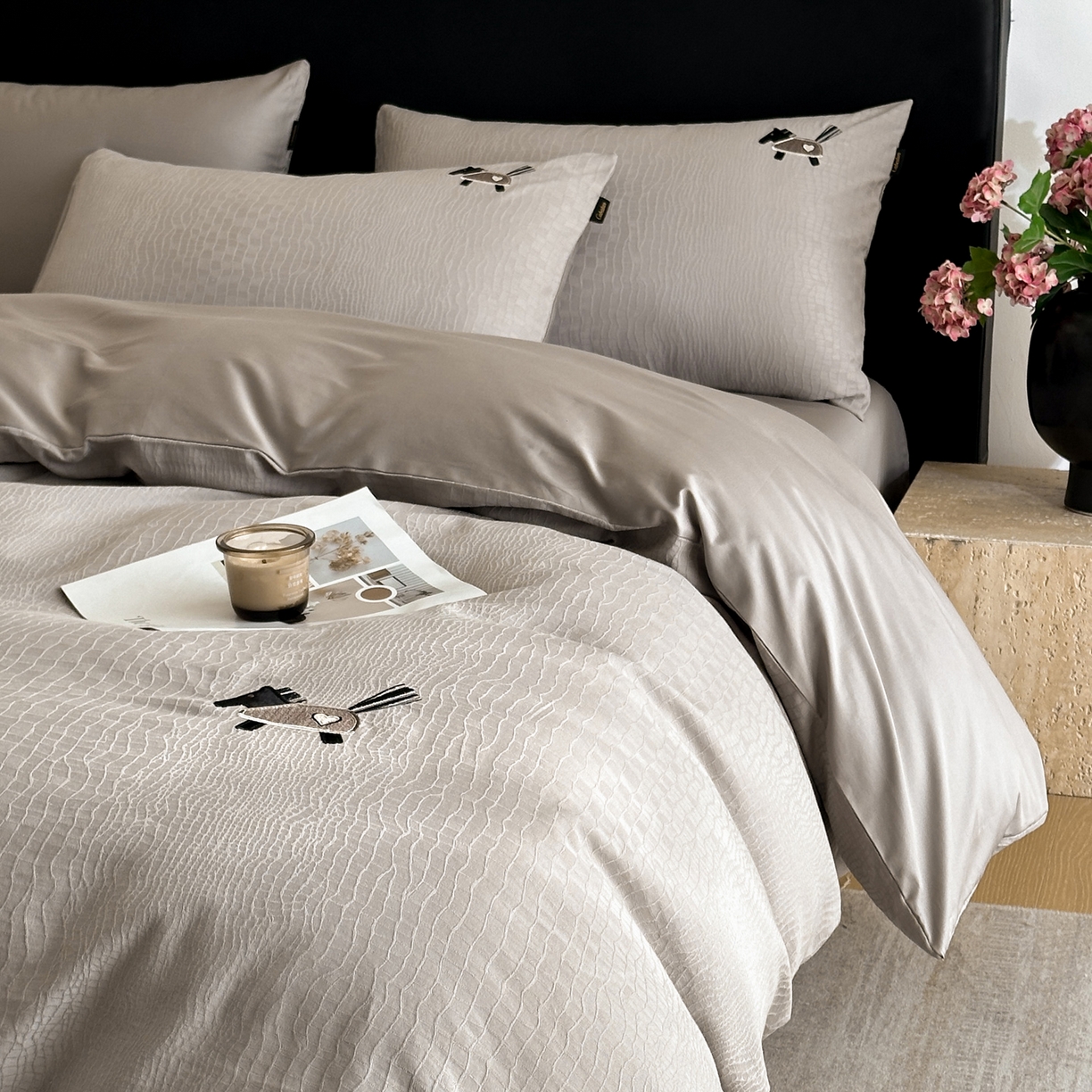 91家纺网 家纺一手货源 找家纺 卡巴伦家纺 2026新款全棉纯棉厚织提花四件套 喜马拉雅-雅士灰