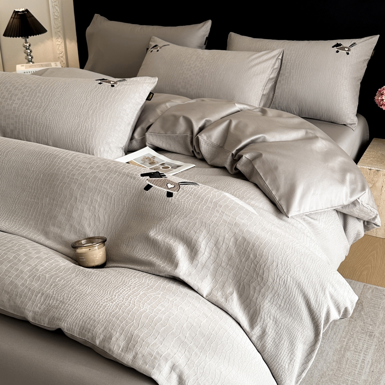 91家纺网 家纺一手货源 找家纺 卡巴伦家纺 2026新款全棉纯棉厚织提花四件套 喜马拉雅-雅士灰