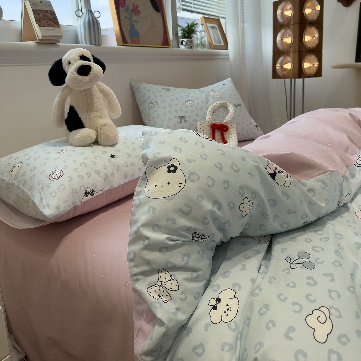 91家纺网 家纺一手货源 找家纺 呗旺鹿 2026春夏新款全棉纯棉40支12868卡通ins风四件套 H蓝豹纹咪咪狗