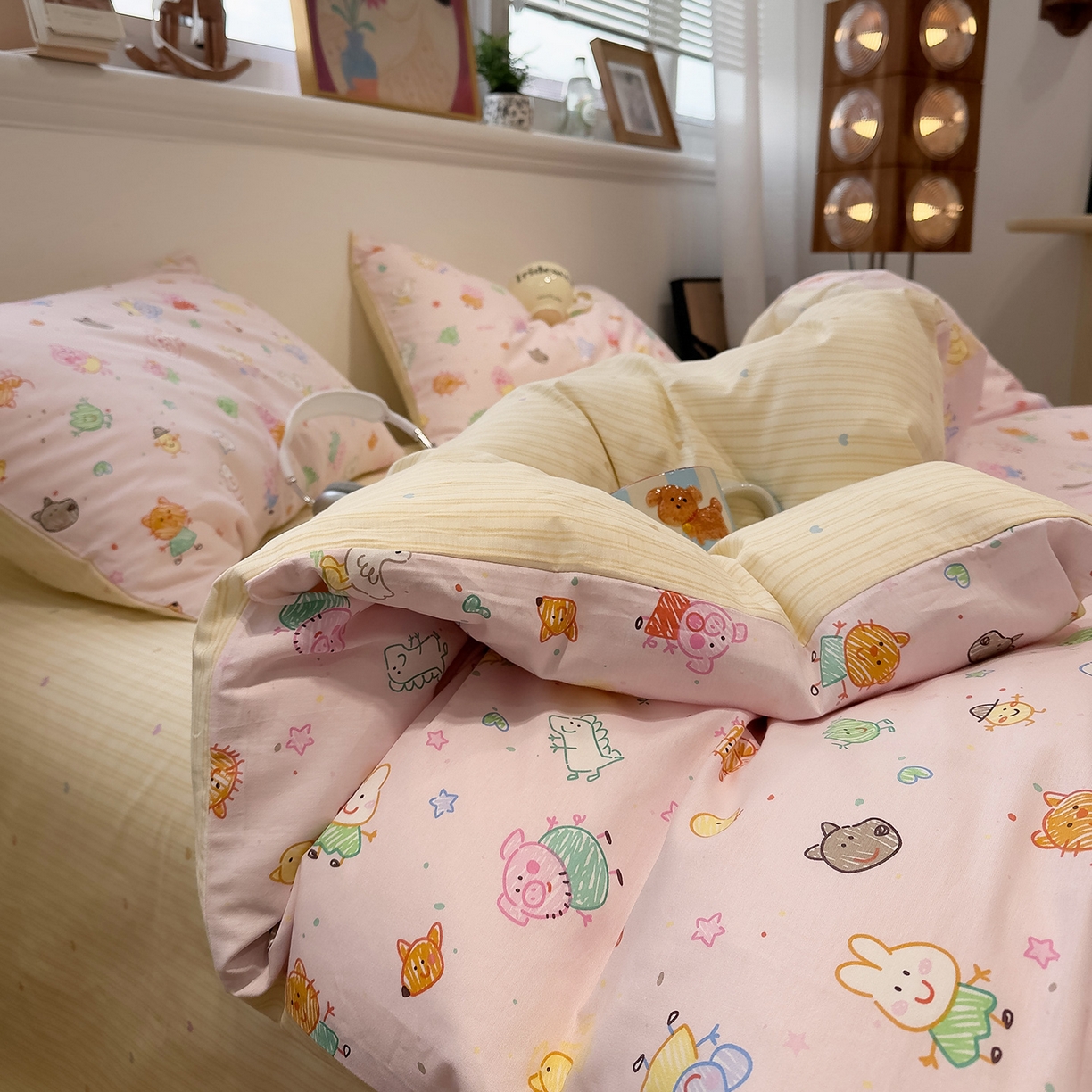 91家纺网 家纺一手货源 找家纺 呗旺鹿 2026春夏新款全棉纯棉40支12868卡通ins风四件套 猪猪乐园