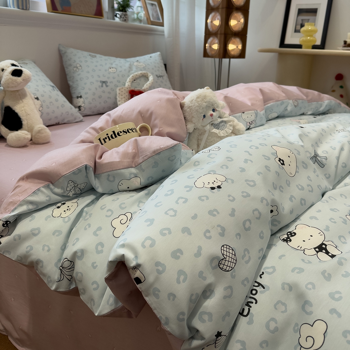 91家纺网 家纺一手货源 找家纺 呗旺鹿 2026春夏新款全棉纯棉40支12868卡通ins风四件套 H蓝豹纹咪咪狗