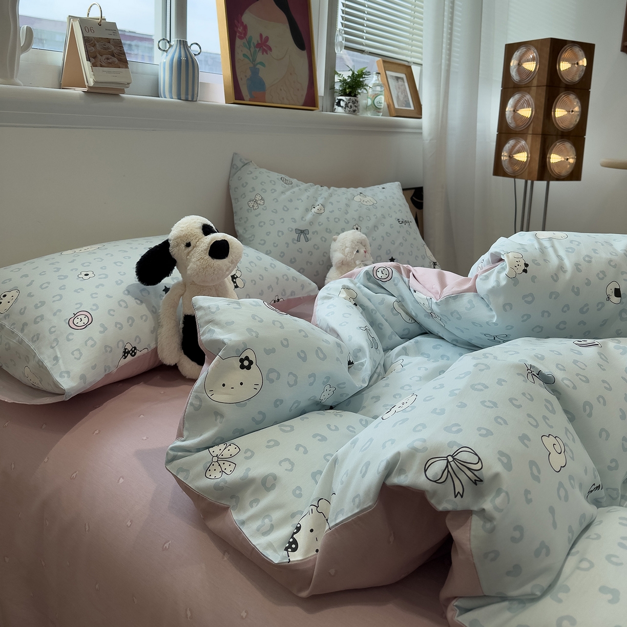 91家纺网 家纺一手货源 找家纺 呗旺鹿 2026春夏新款全棉纯棉40支12868卡通ins风四件套 H蓝豹纹咪咪狗