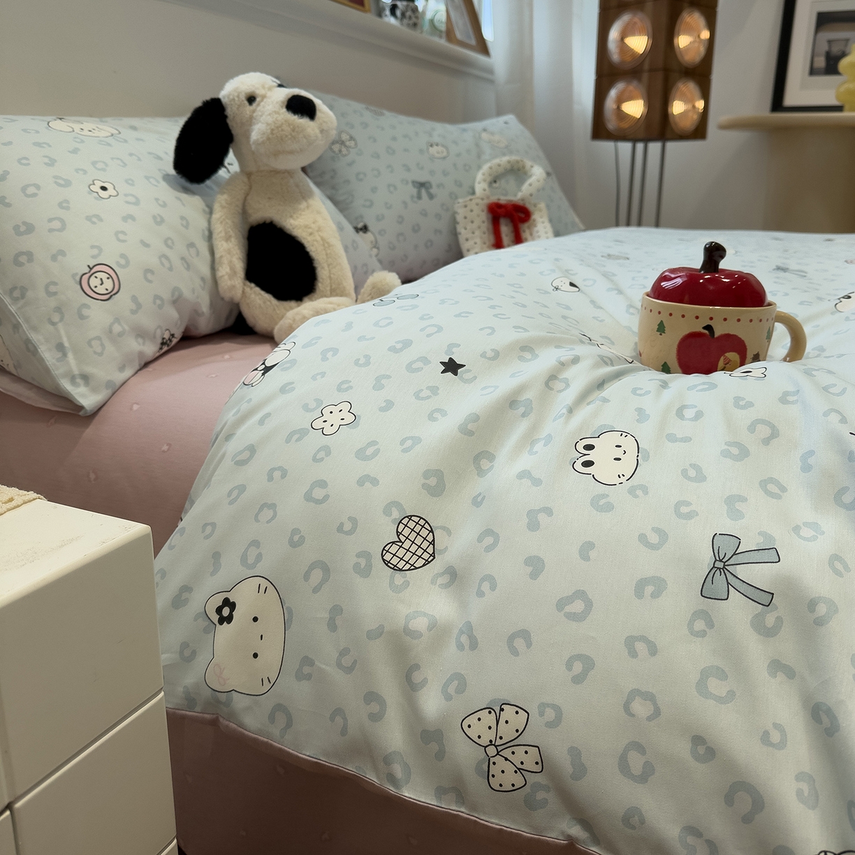 91家纺网 家纺一手货源 找家纺 呗旺鹿 2026春夏新款全棉纯棉40支12868卡通ins风四件套 H蓝豹纹咪咪狗