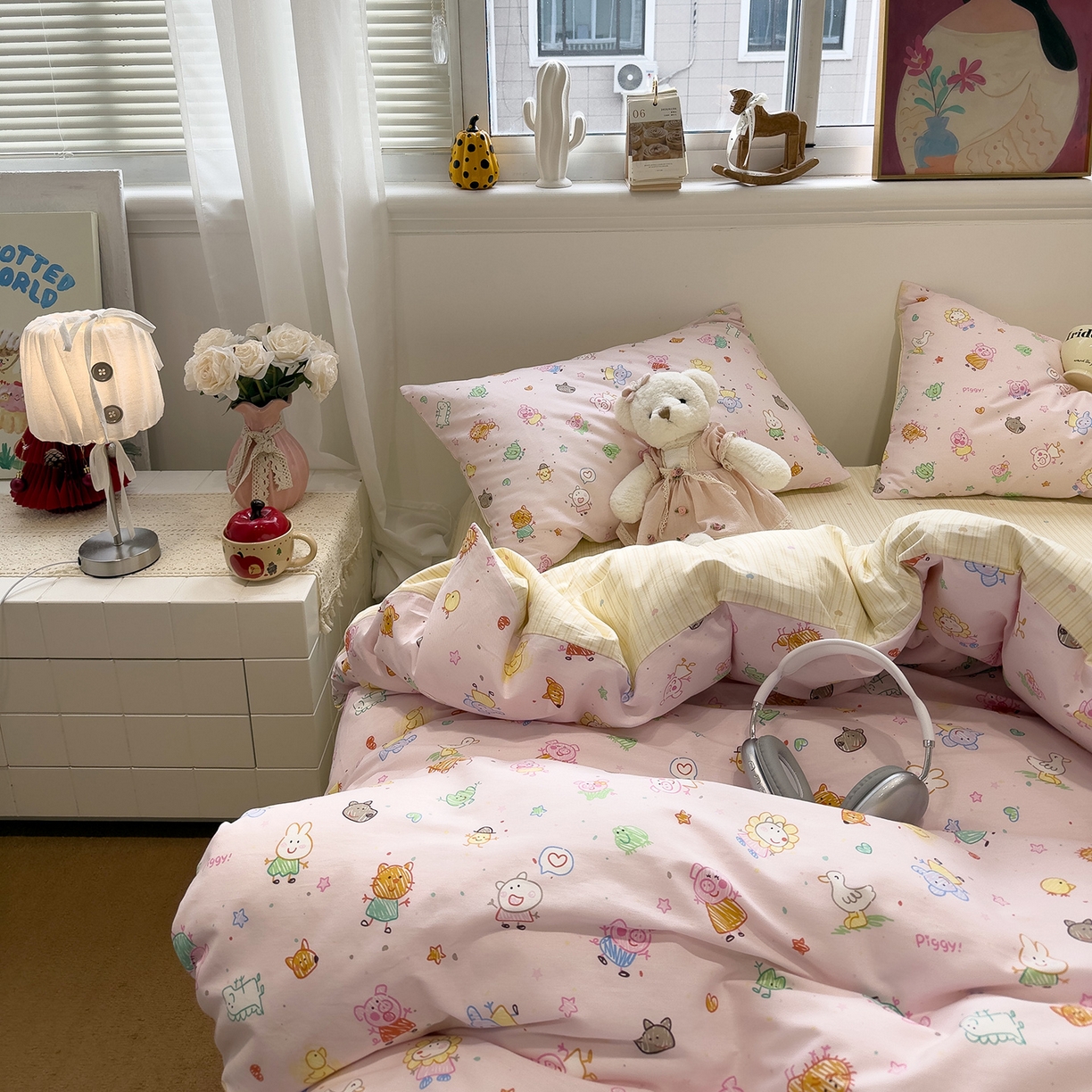 91家纺网 家纺一手货源 找家纺 呗旺鹿 2026春夏新款全棉纯棉40支12868卡通ins风四件套 猪猪乐园