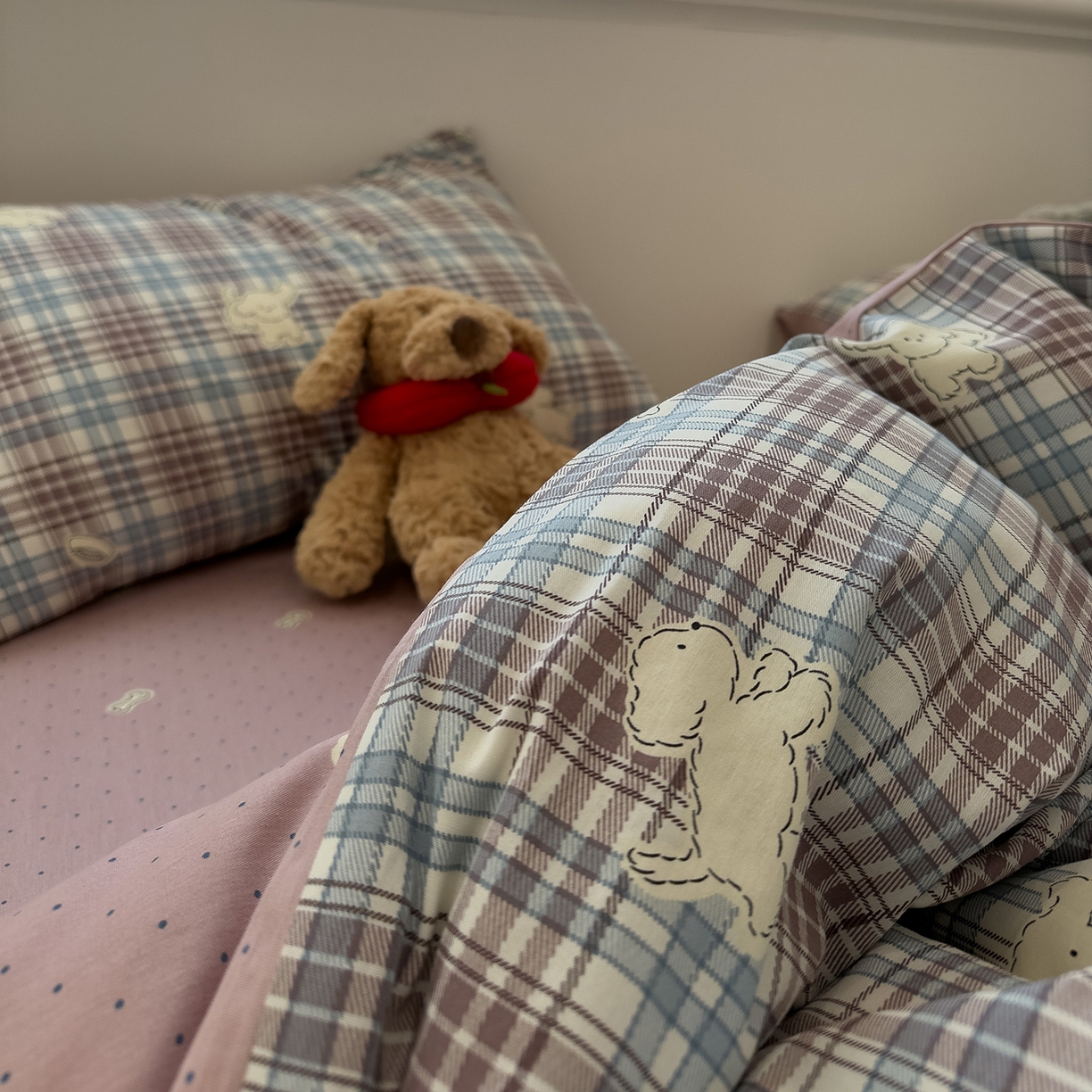 91家纺网 家纺一手货源 找家纺 呗旺鹿 2026春夏新款全棉纯棉40支12868卡通ins风四件套 H英伦格子小狗