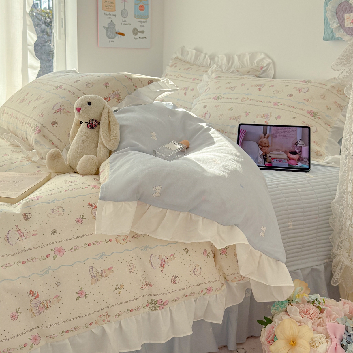 91家纺网 家纺一手货源 找家纺 简宜家居（朝初家纺） 2026新款全棉绗缝花边床盖四件套 幸福小兔