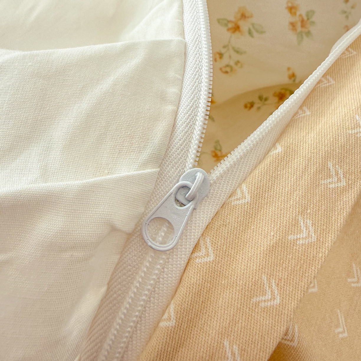 91家纺网 家纺一手货源 找家纺 简宜家居（朝初家纺） 2026新款全棉绗缝花边床盖四件套 暖菊花兔