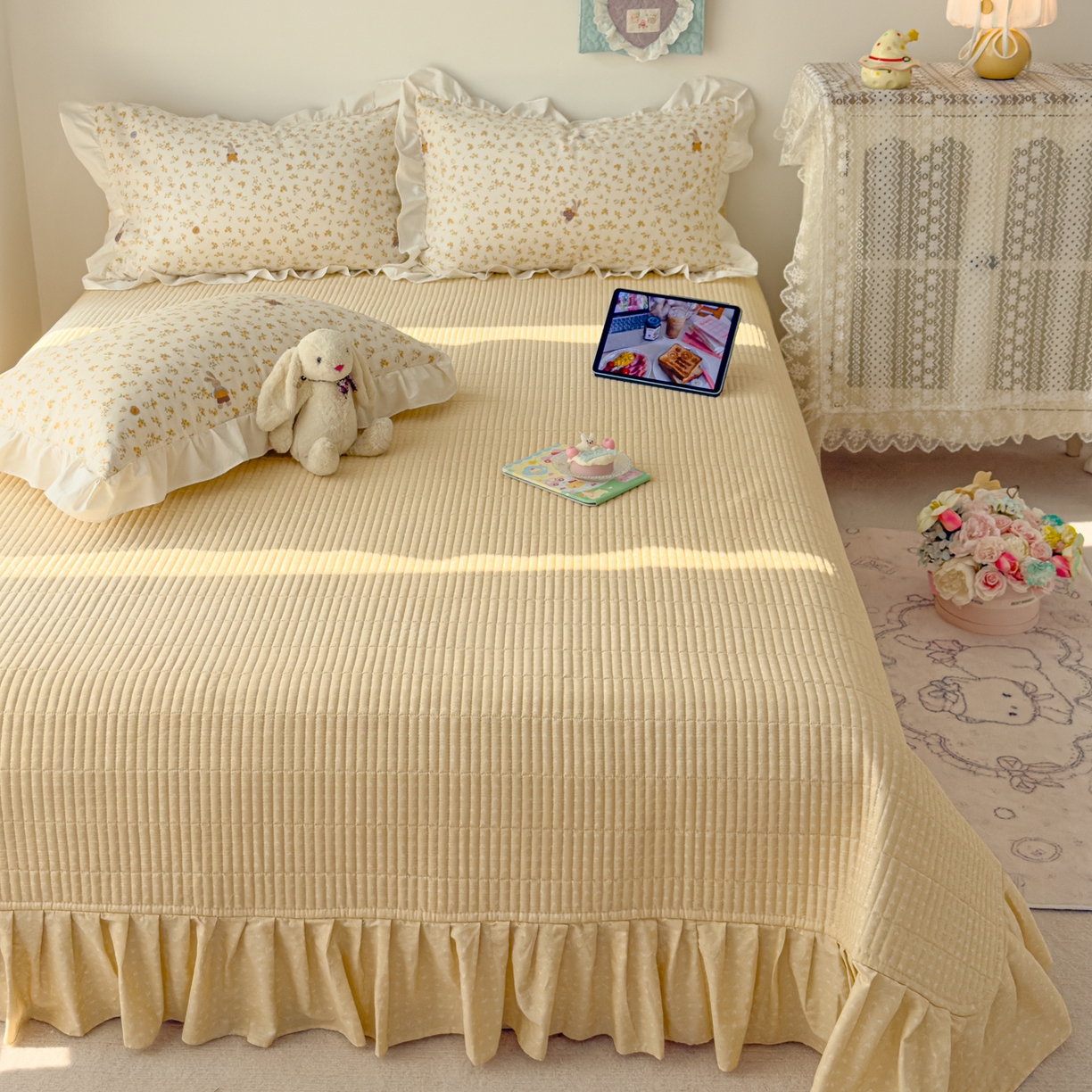 91家纺网 家纺一手货源 找家纺 简宜家居（朝初家纺） 2026新款全棉绗缝花边床盖四件套 暖菊花兔