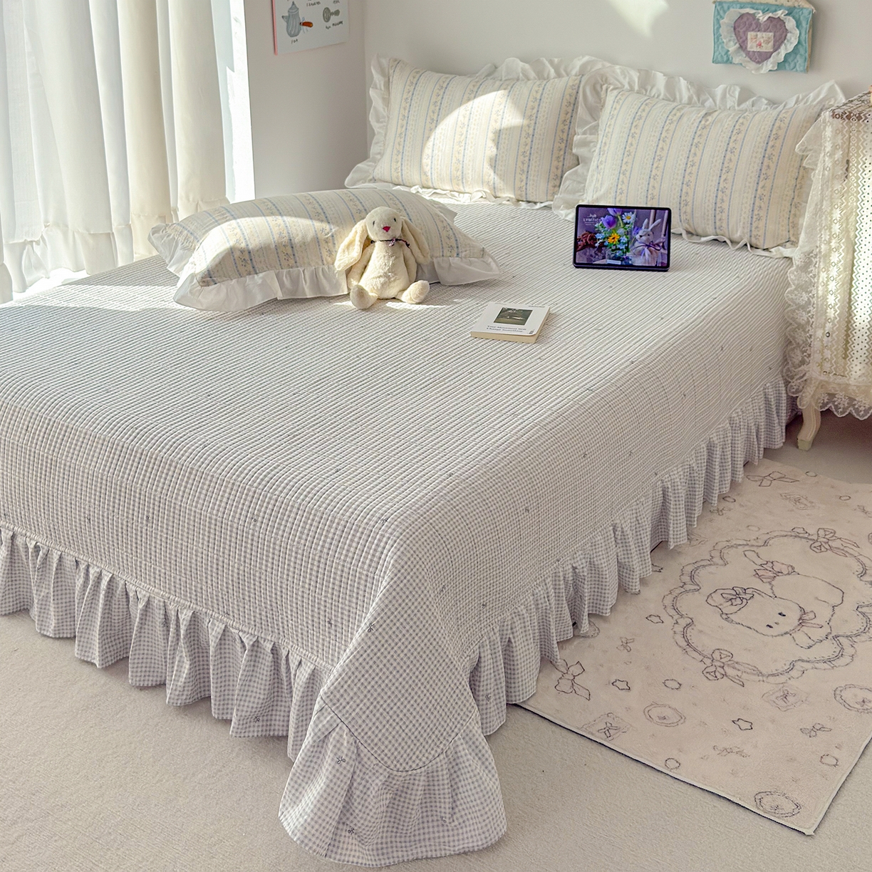 91家纺网 家纺一手货源 找家纺 简宜家居（朝初家纺） 2026新款全棉绗缝花边床盖四件套 素条花-蓝