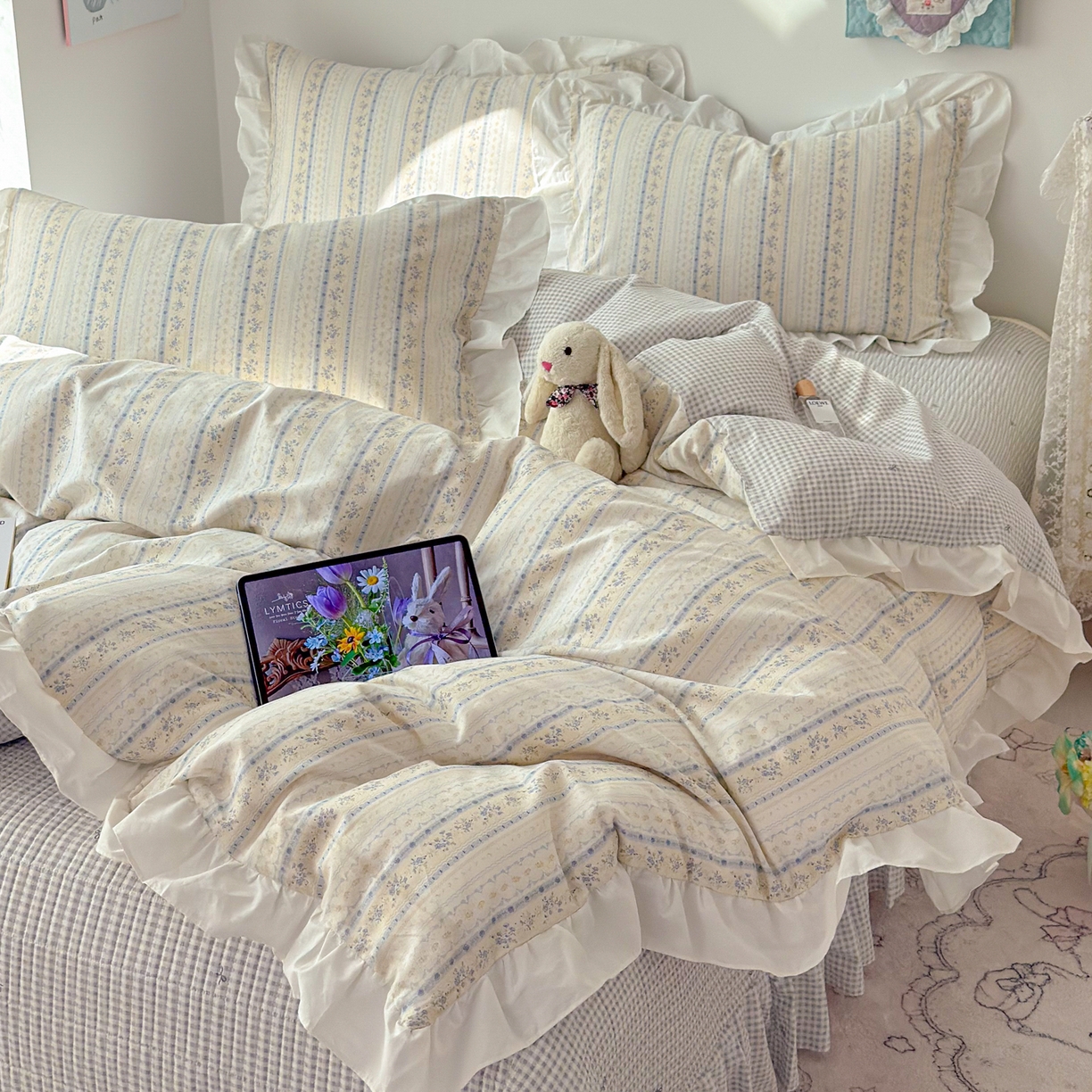 91家纺网 家纺一手货源 找家纺 简宜家居（朝初家纺） 2026新款全棉绗缝花边床盖四件套 素条花-蓝