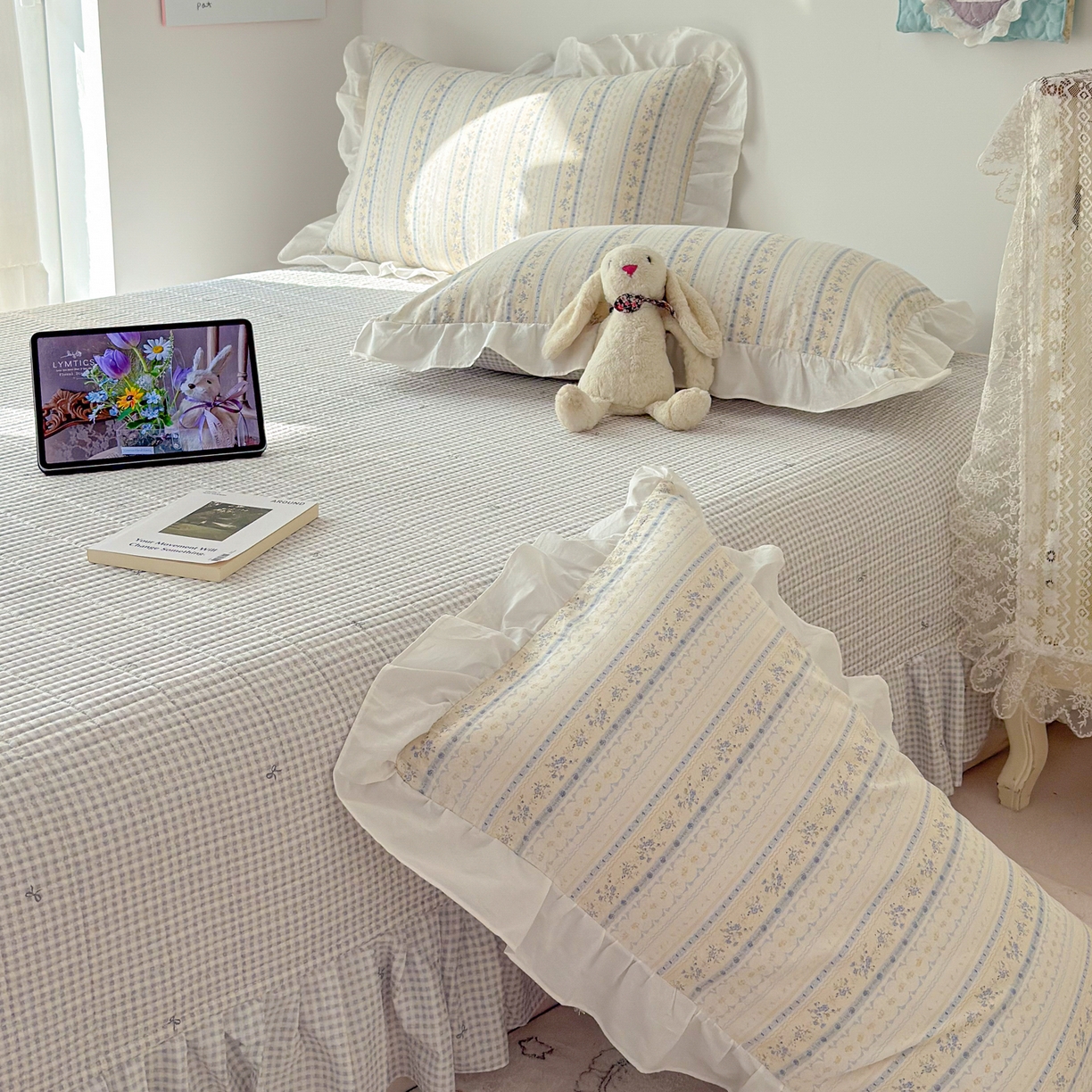 91家纺网 家纺一手货源 找家纺 简宜家居（朝初家纺） 2026新款全棉绗缝花边床盖四件套 素条花-蓝