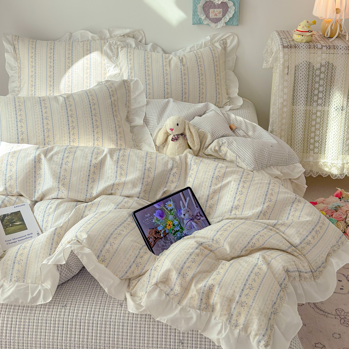 91家纺网 家纺一手货源 找家纺 简宜家居（朝初家纺） 2026新款全棉绗缝花边床盖四件套 素条花-蓝