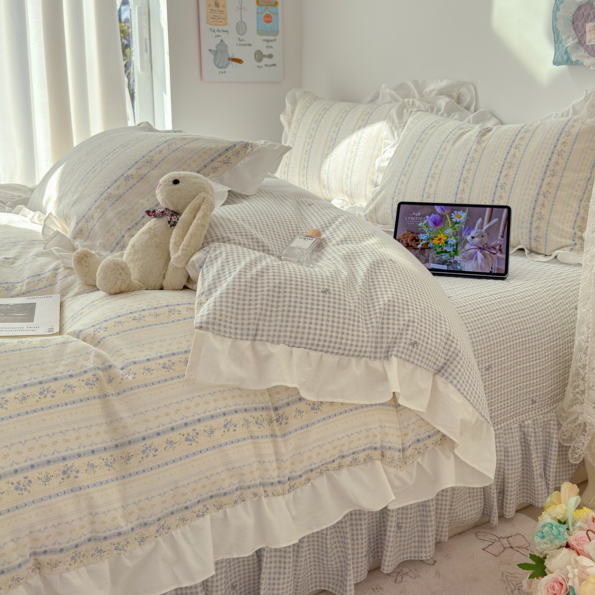 91家纺网 家纺一手货源 找家纺 简宜家居（朝初家纺） 2026新款全棉绗缝花边床盖四件套 素条花-蓝