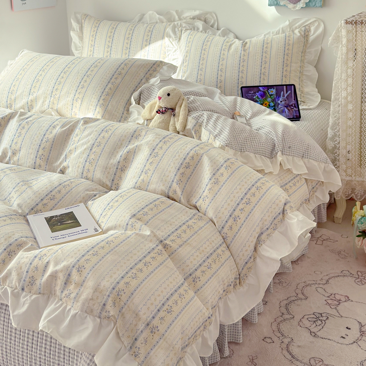 91家纺网 家纺一手货源 找家纺 简宜家居（朝初家纺） 2026新款全棉绗缝花边床盖四件套 素条花-蓝