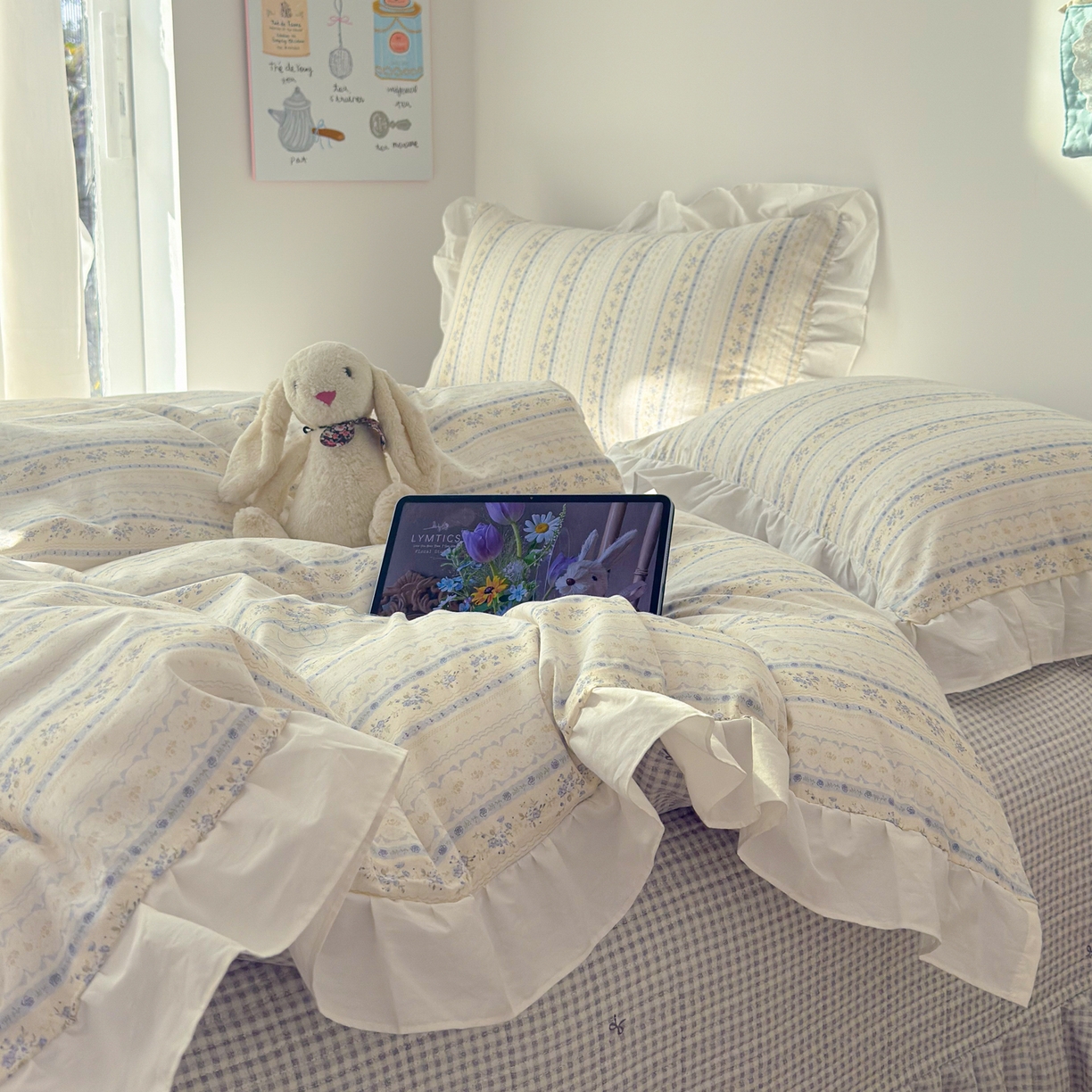 91家纺网 家纺一手货源 找家纺 简宜家居（朝初家纺） 2026新款全棉绗缝花边床盖四件套 素条花-蓝