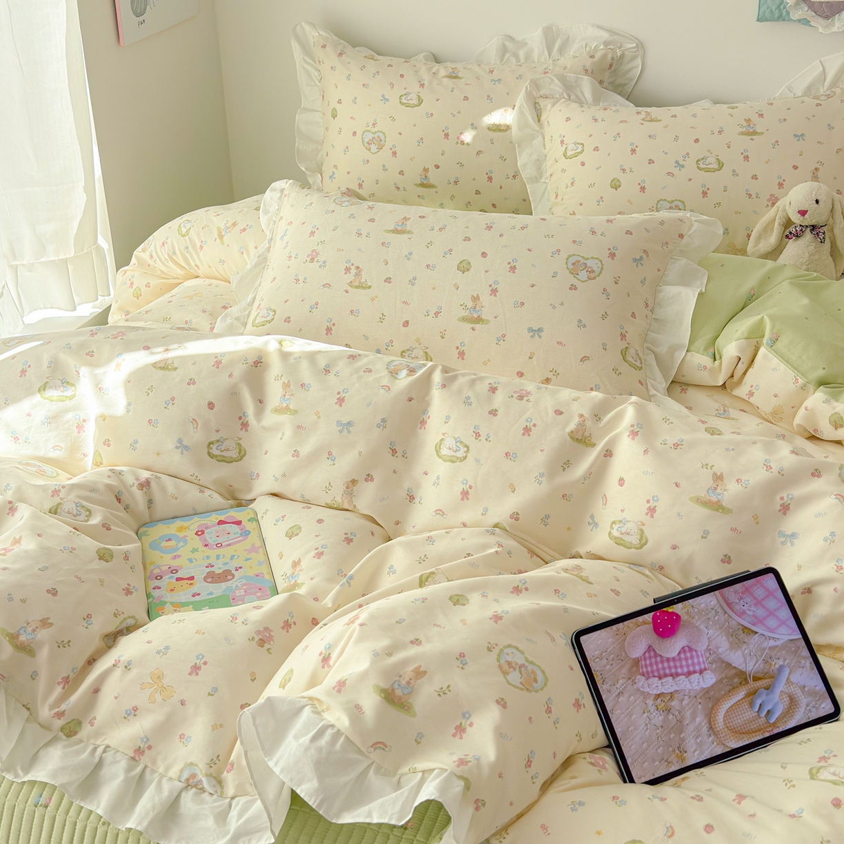 91家纺网 家纺一手货源 找家纺 简宜家居（朝初家纺） 2026新款全棉绗缝花边床盖四件套 兔与花笺