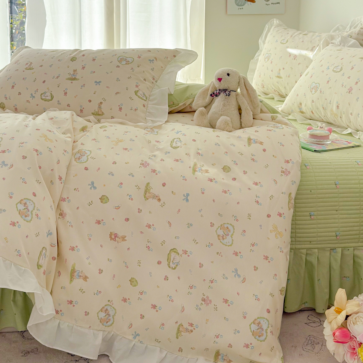 91家纺网 家纺一手货源 找家纺 简宜家居（朝初家纺） 2026新款全棉绗缝花边床盖四件套 兔与花笺