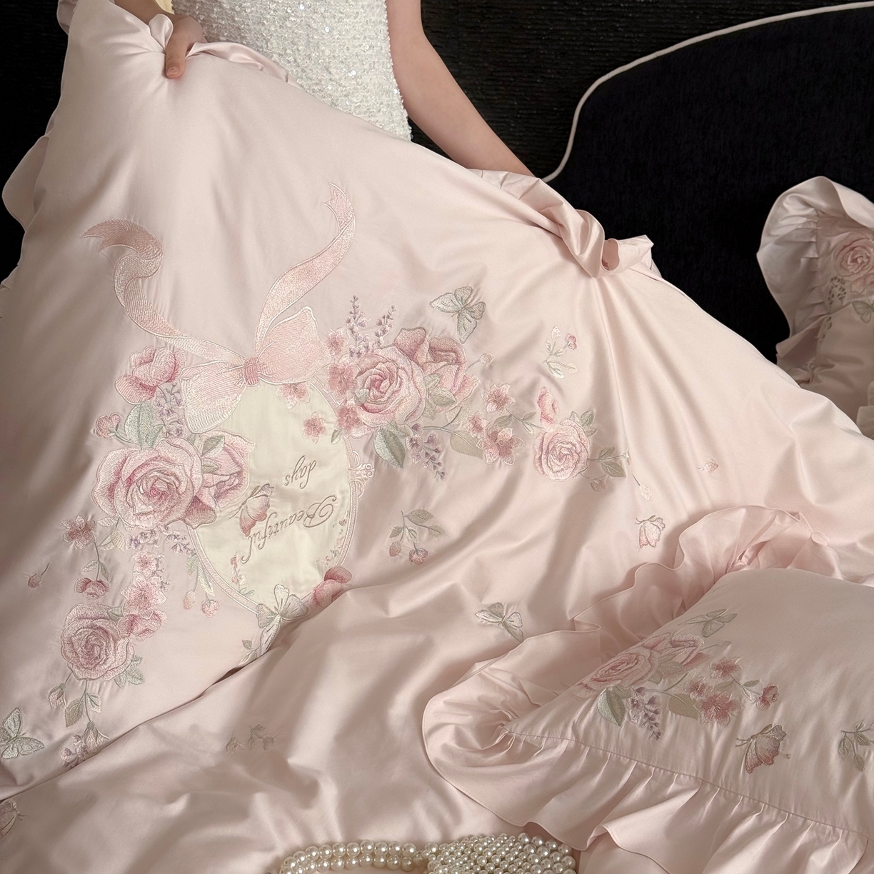 91家纺网 家纺一手货源 找家纺 （总）鹿班家居 2026新款100S长绒棉纯棉精密刺绣系列四件套-邂逅庄园（标准会员-20元)