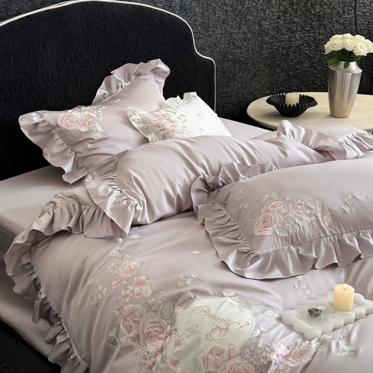 91家纺网 家纺一手货源 找家纺 鹿班家居 2026新款100S长绒棉纯棉精密刺绣系列四件套-邂逅庄园（标准会员-20元) 邂逅庄园-紫色