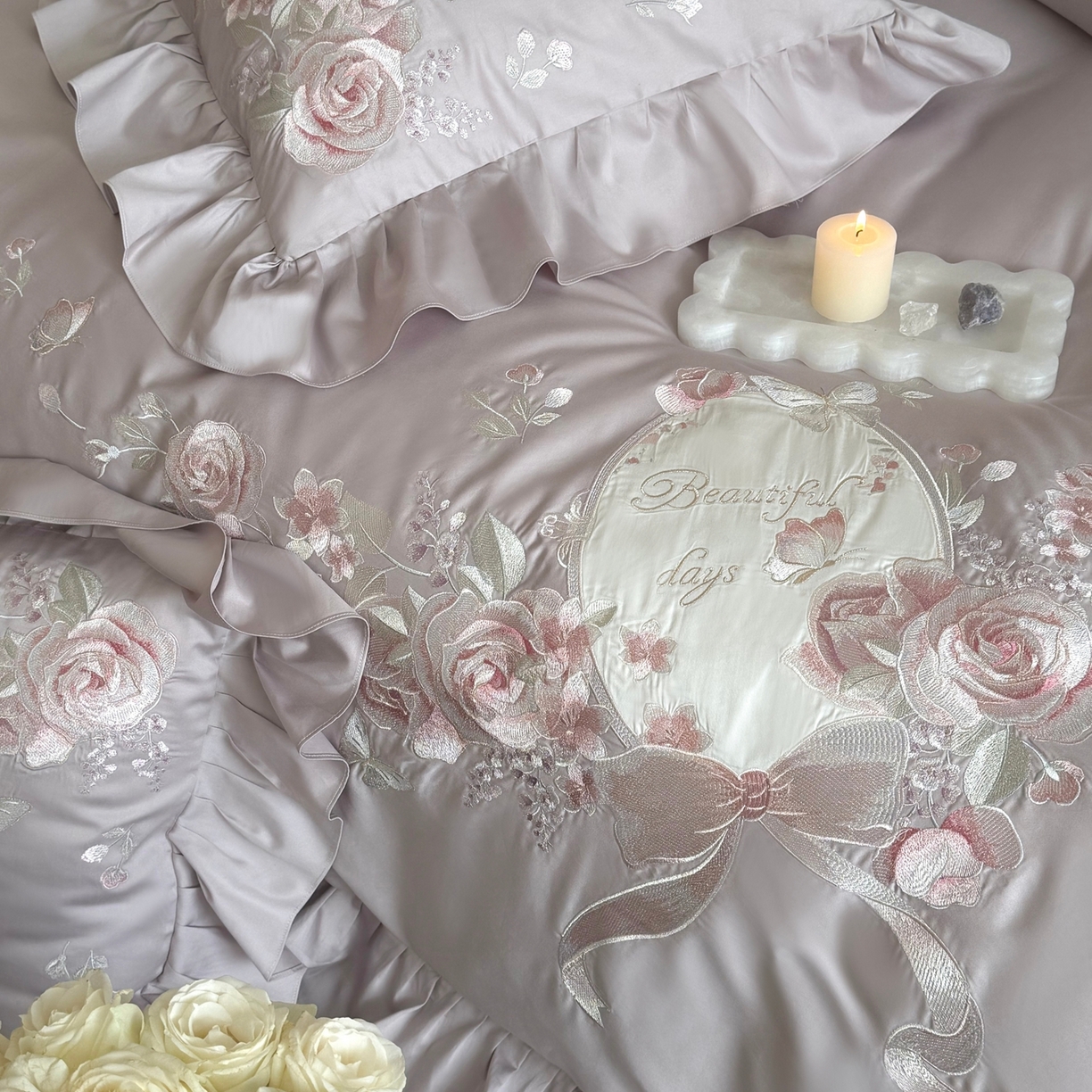 91家纺网 家纺一手货源 找家纺 鹿班家居 2026新款100S长绒棉纯棉精密刺绣系列四件套-邂逅庄园（标准会员-20元) 邂逅庄园-紫色